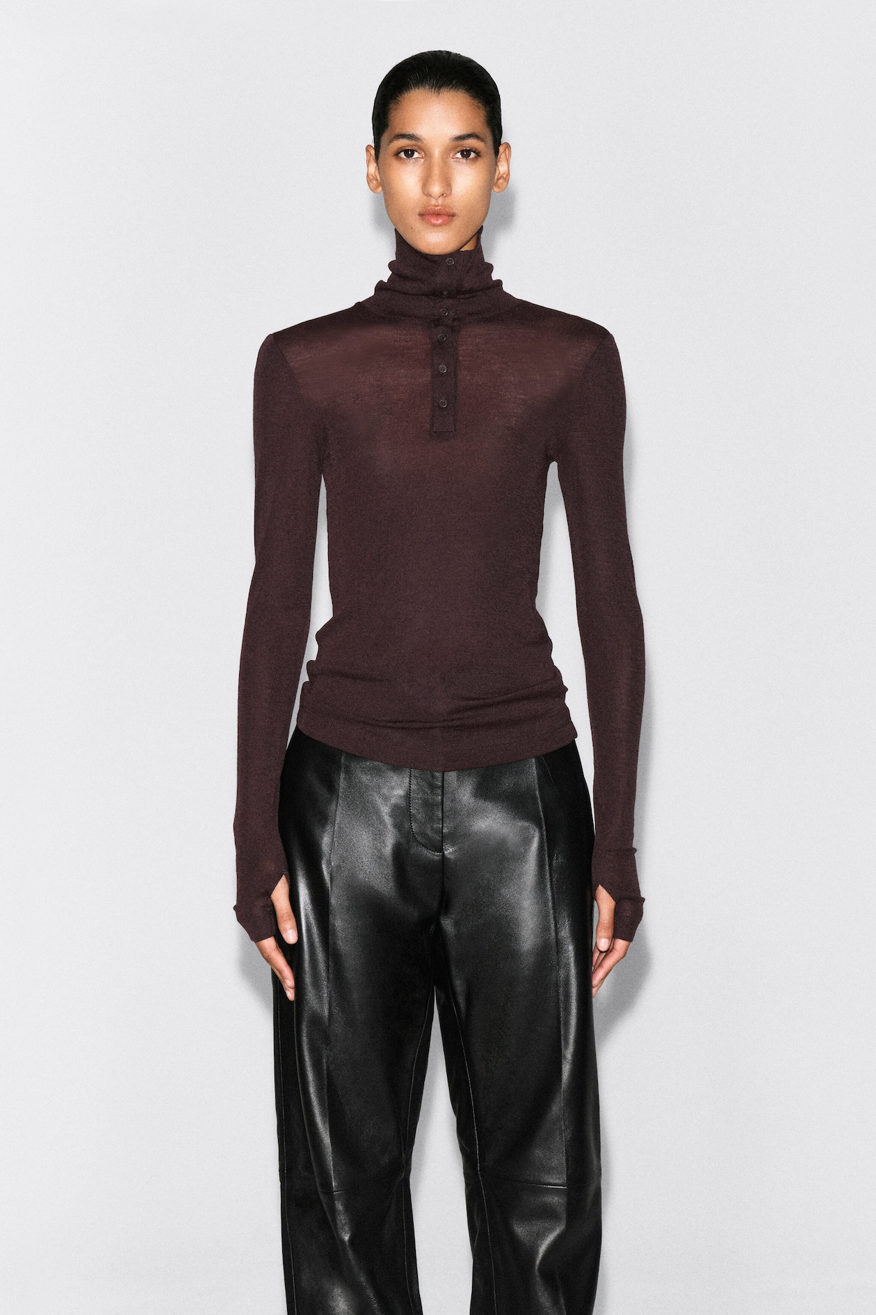 MERINO WOOL BUTTONED MOCK-NECK TOP — BURGUNDY