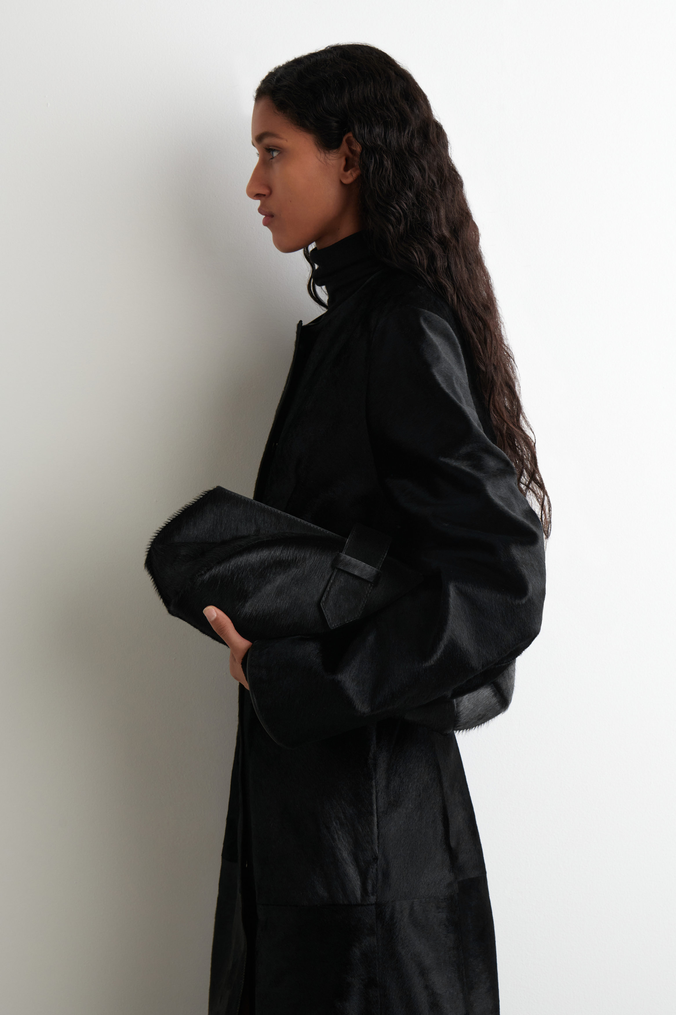 BELTED CLUTCH BAG - PONY HAIR-EFFECT LEATHER - CARBON | COS US