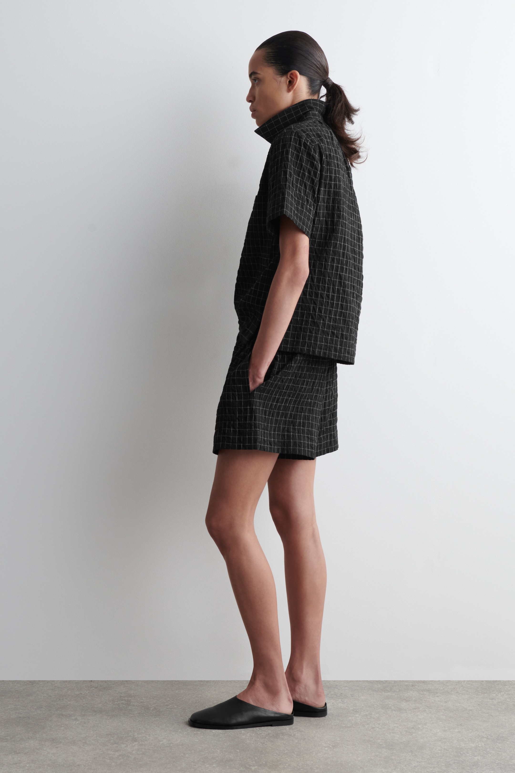 Größeres Bild anzeigen: KARIERTES BAUMWOLLHEMD MIT OFFENEM KRAGEN - SCHWARZ/KARIERT - Ladies | H&M AT 4