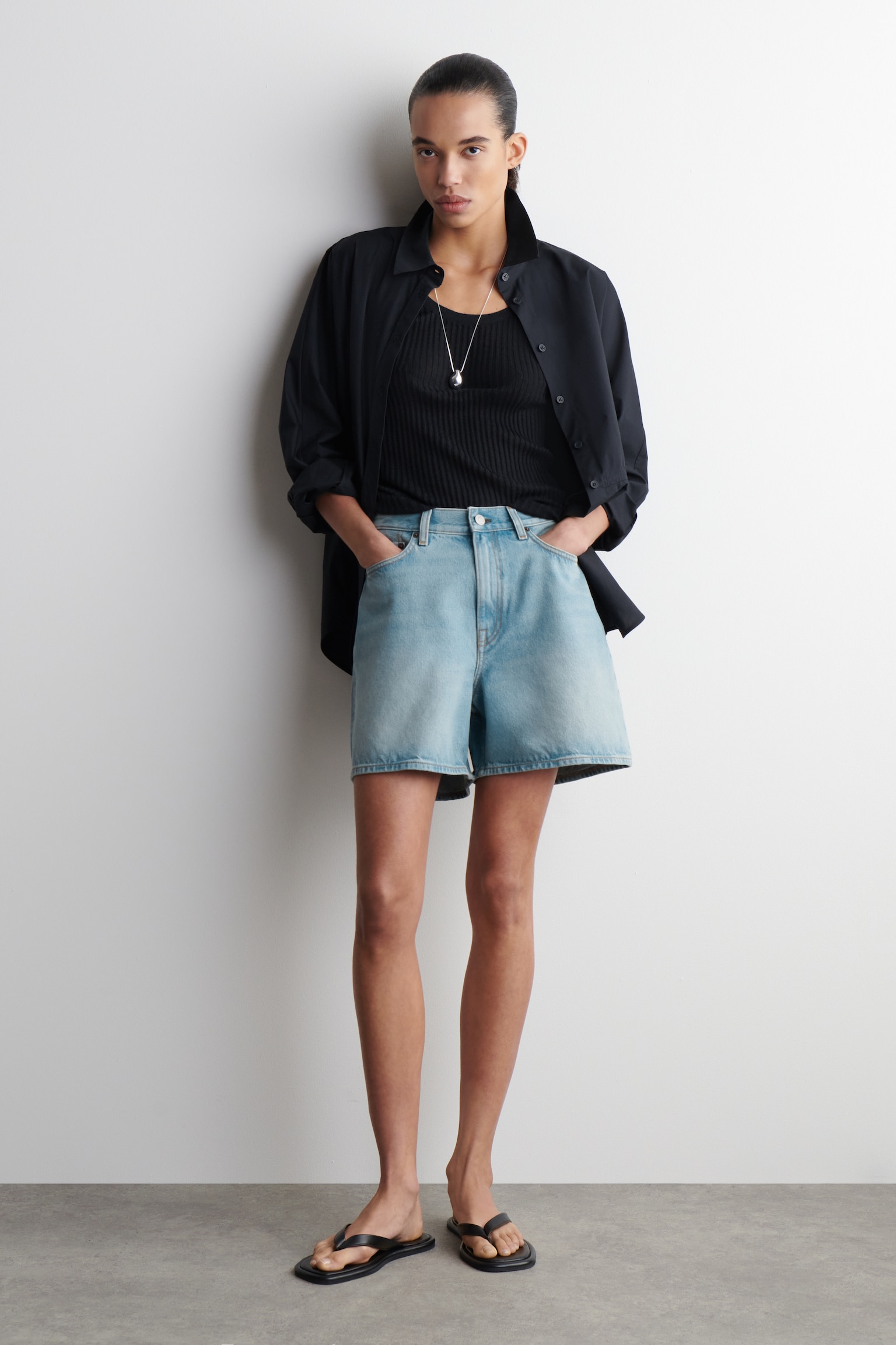 HIGH-RISE DENIM SHORTS - WASHED BLUE/INDIGO