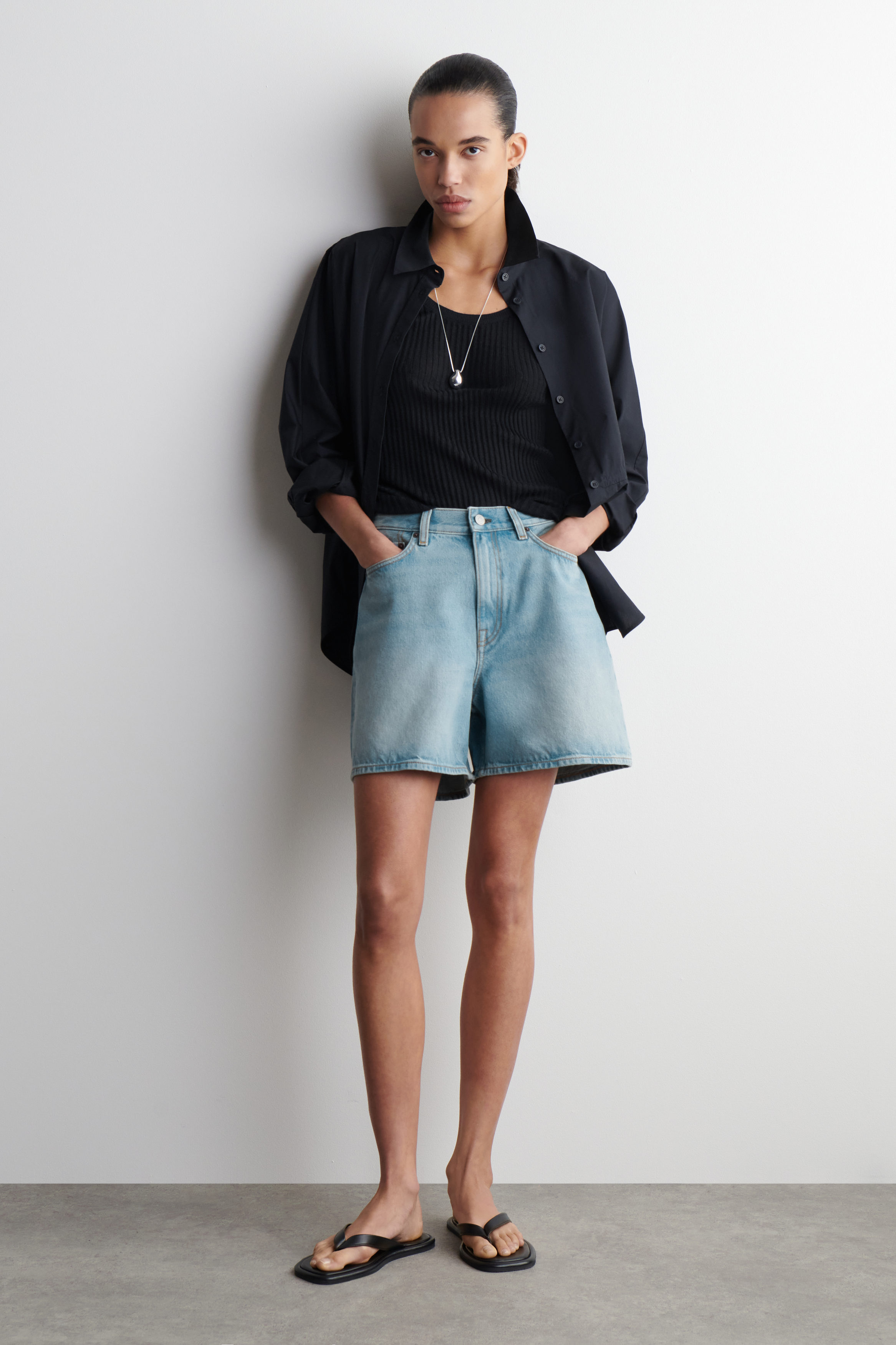 美品★TIMELESS WOMEN HIGH-RISE SHORT PANTS Black High Rise Shorts Women's | Oner Active US