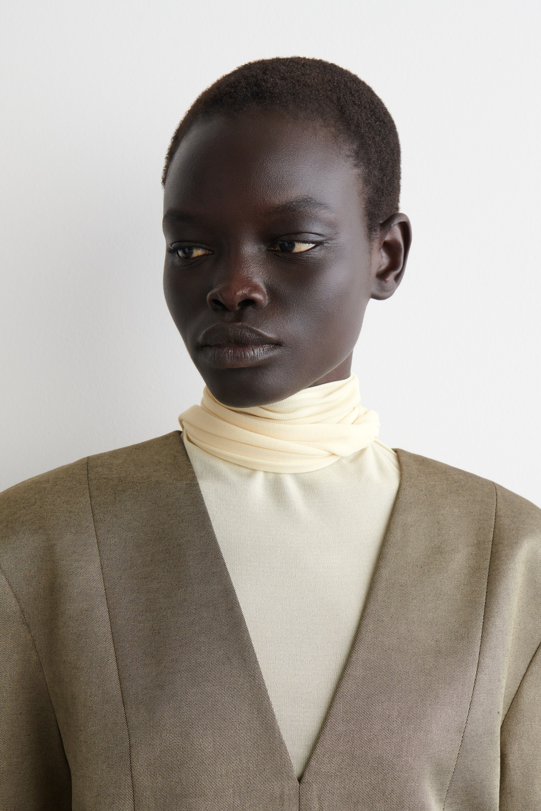 Visualizza immagine più grande: ABITO SMOKING IN MISTO LANA METALLIZZATA - BRONZO - DONNA | H&M IT 3