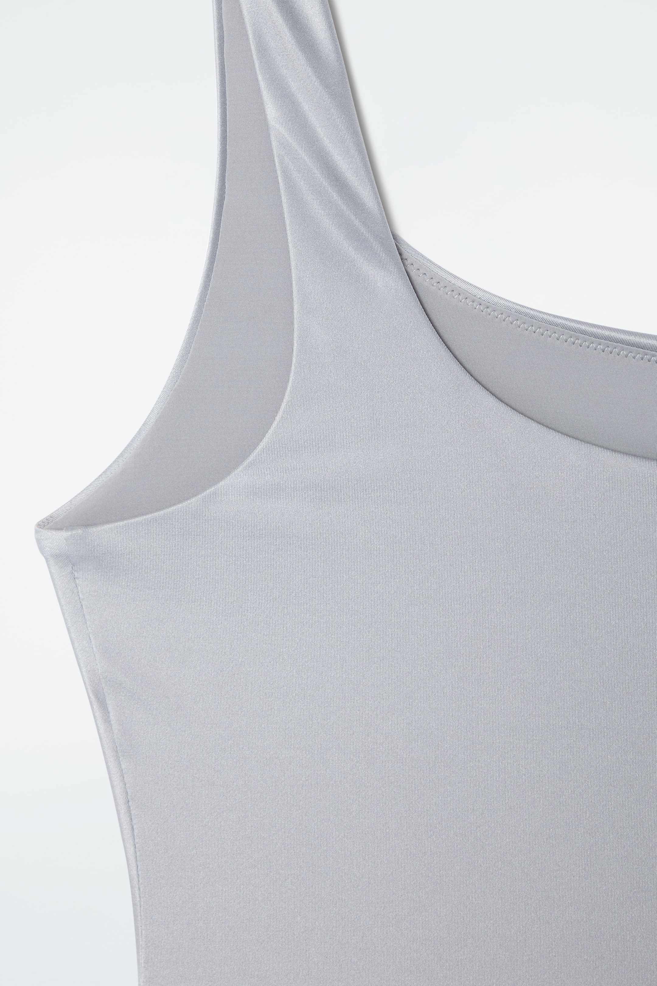 Grösseres Bild ansehen: METALLIC-BADEANZUG MIT ASYMMETRISCHEM AUSSCHNITT - SILBER - DAMEN | H&M CH 3