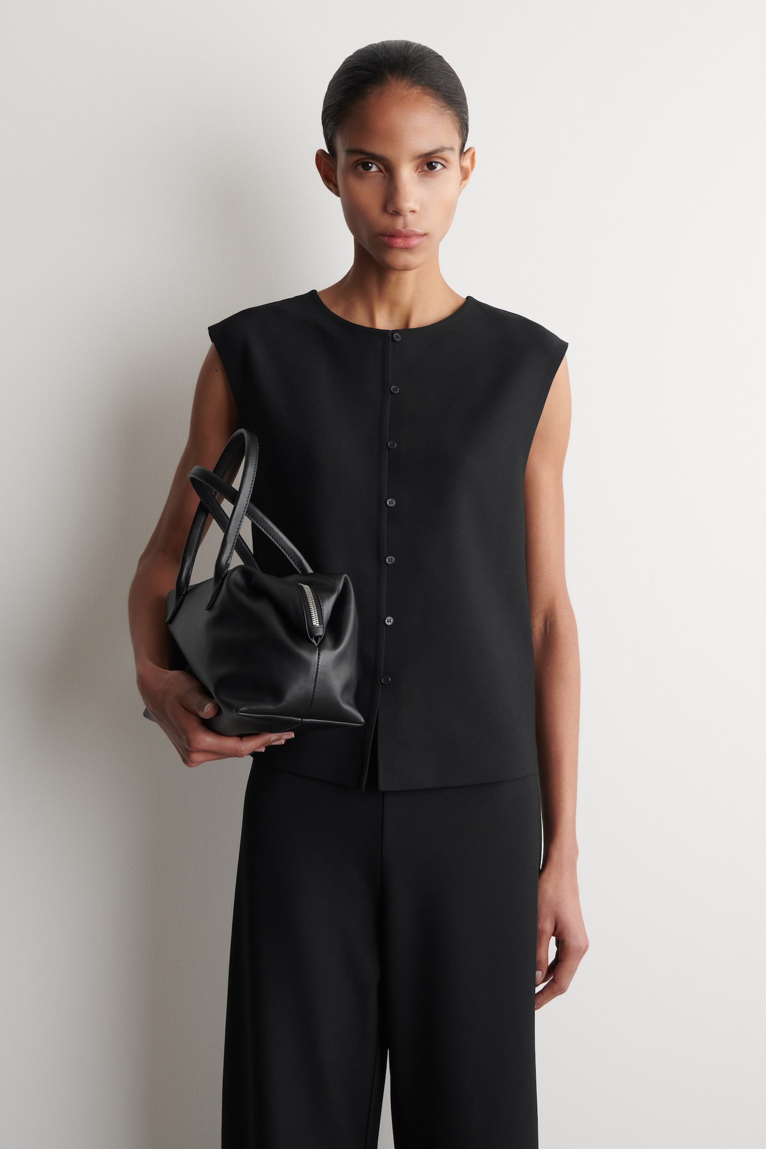 TOP DE PUNTO ABOTONADO - NEGRO - 1