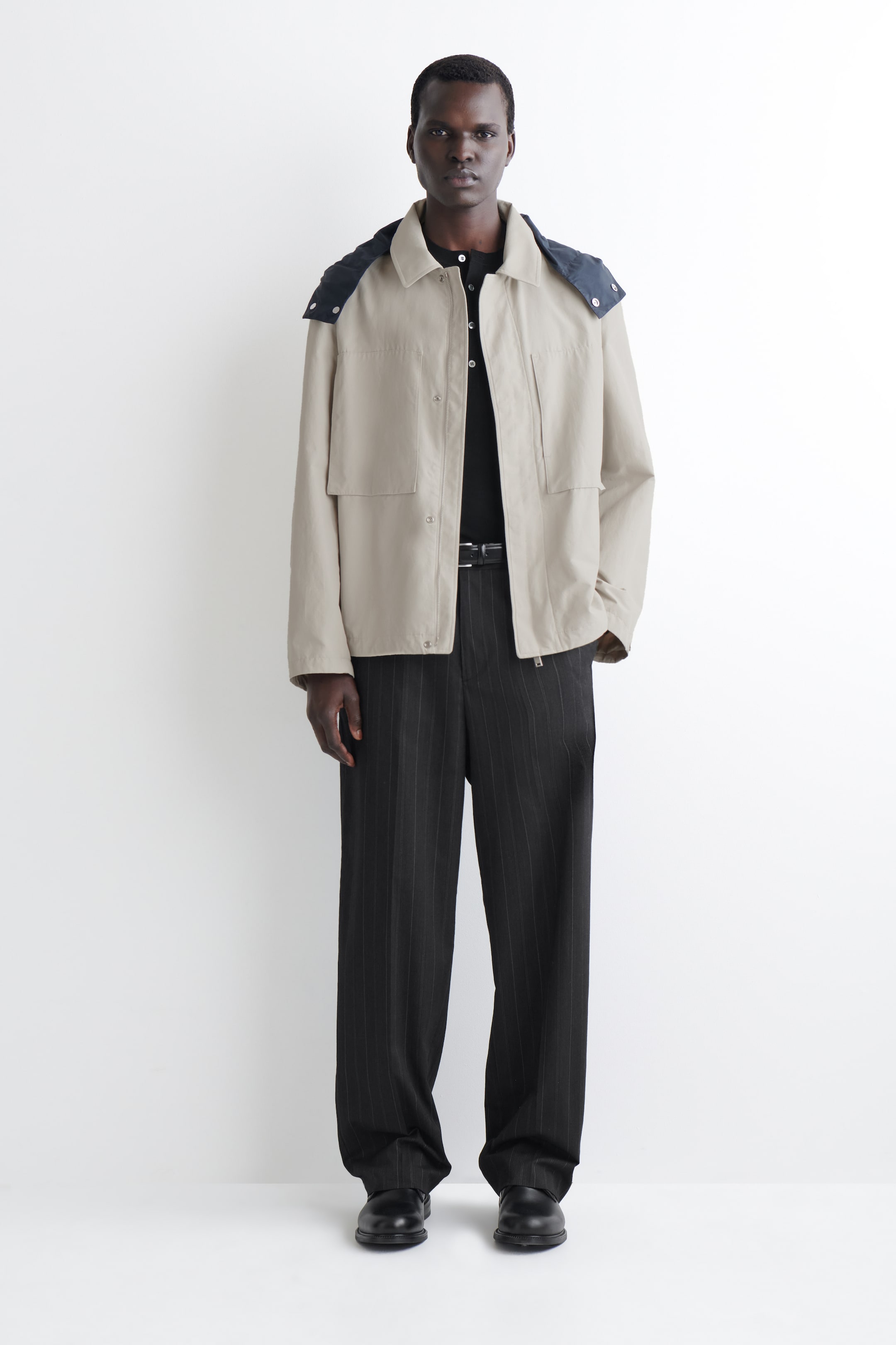 Größeres Bild anzeigen: WINDJACKE MIT KAPUZE - GRAU - Men | H&M AT 1