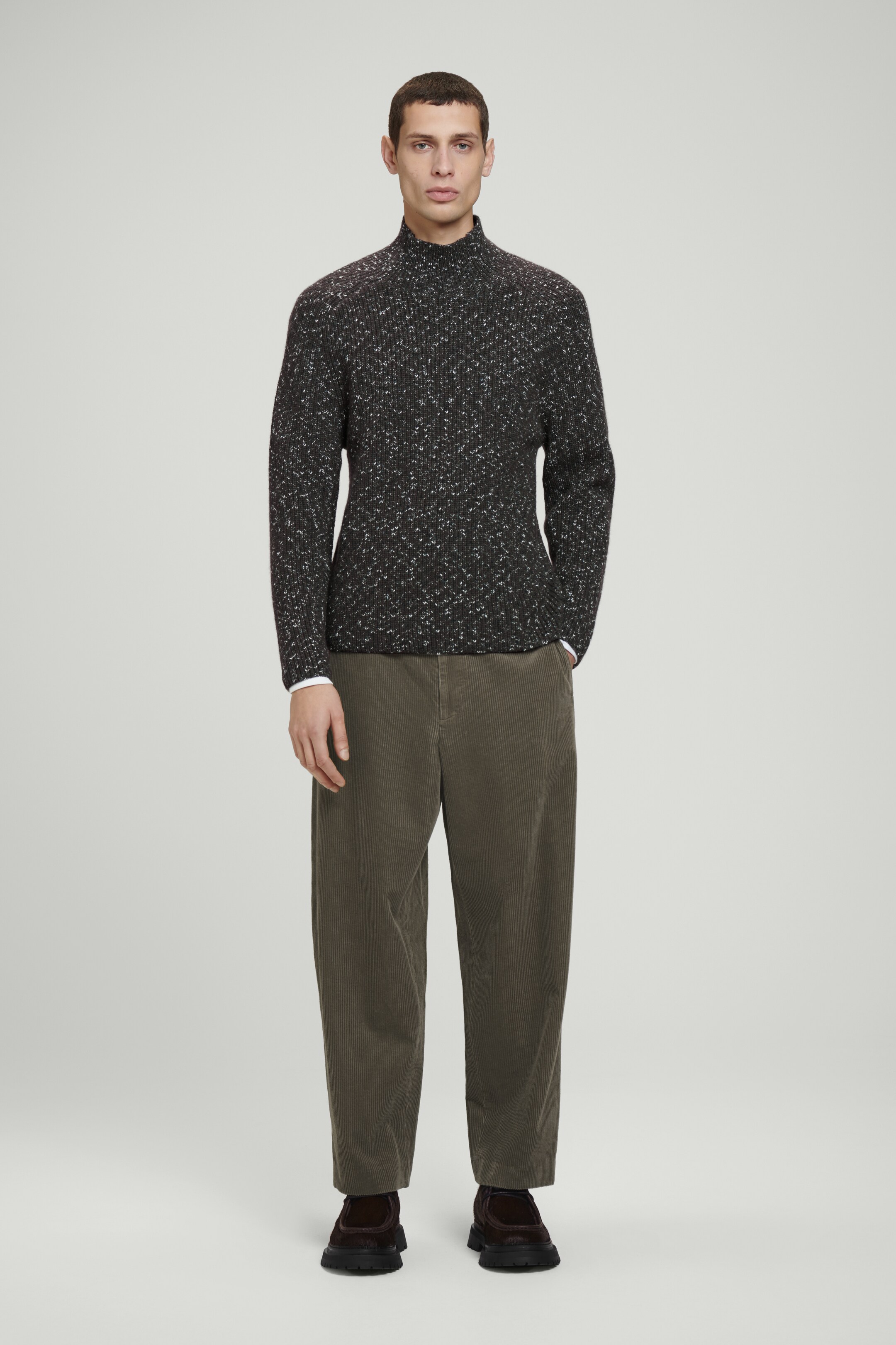 Agrandir l'image: PULL EN FIL DE LAINE TORSADÉE - VERT FONCÉ - HOMME | H&M CH 2