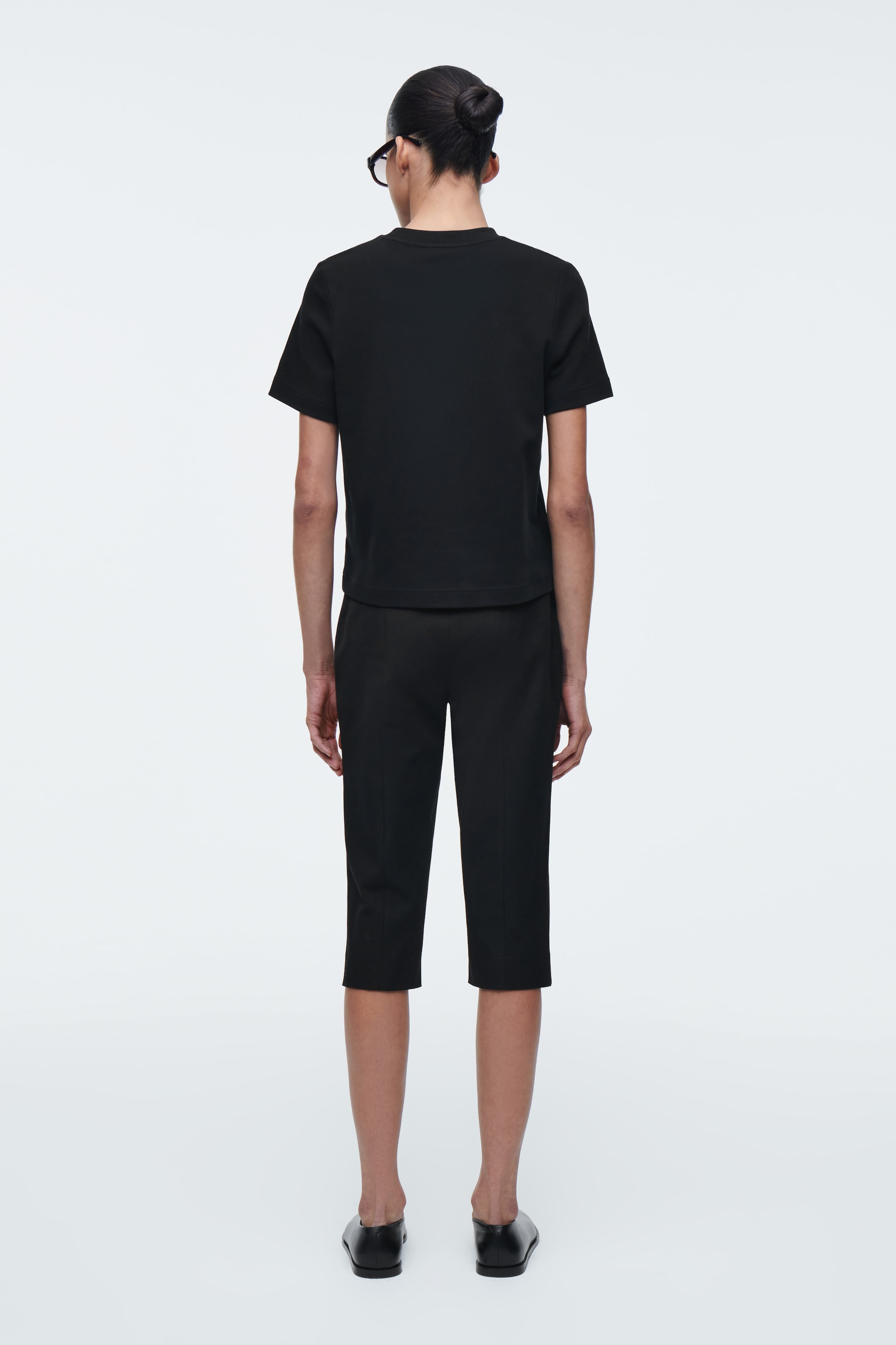 Ingrandisci l'immagine: COTTON-BLEND CAPRI TROUSERS - BLACK - DONNA | H&M CH 4