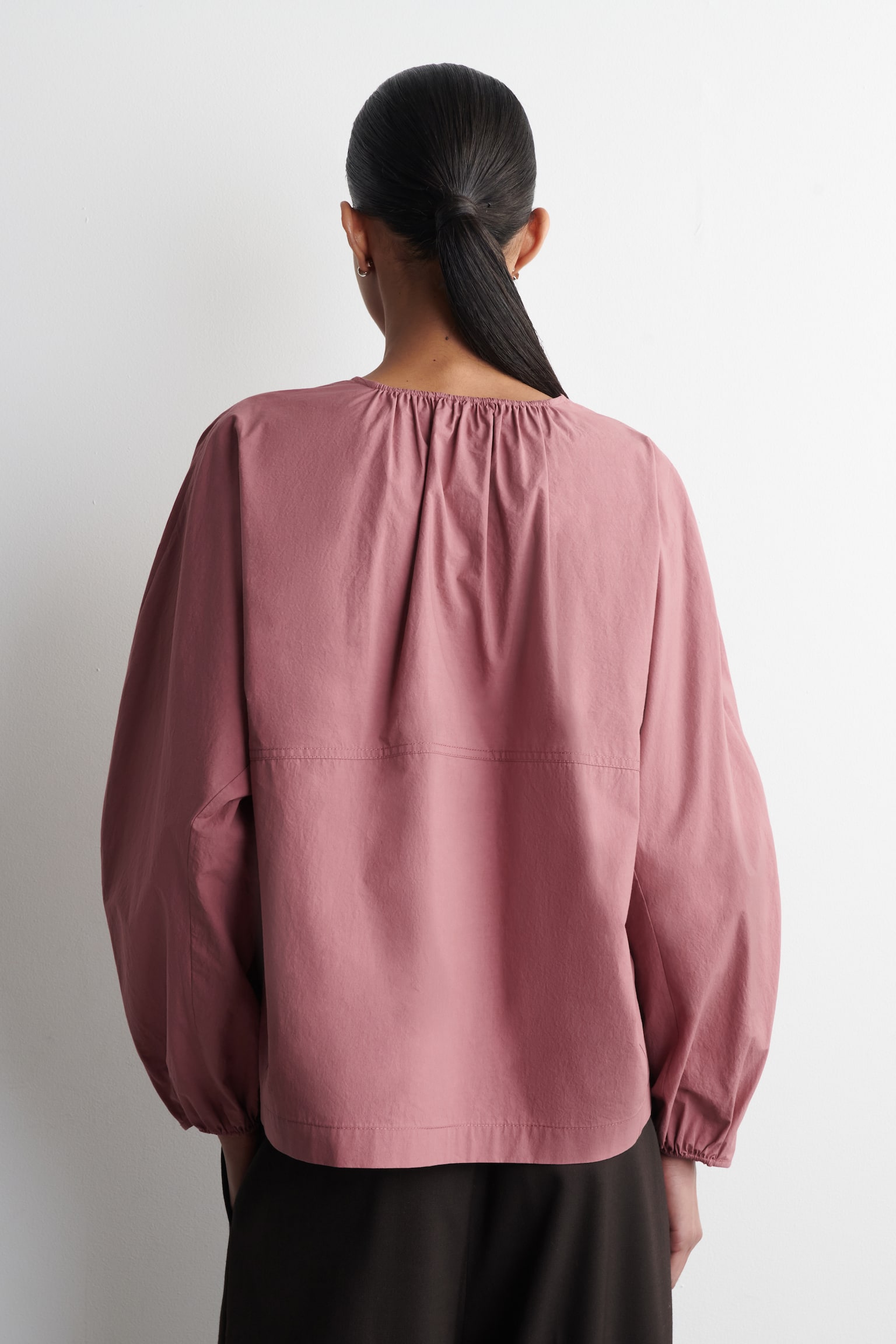 BLUSE AUS PIMA-BAUMWOLLE MIT FALTEN - BERRY/WEISS - 5