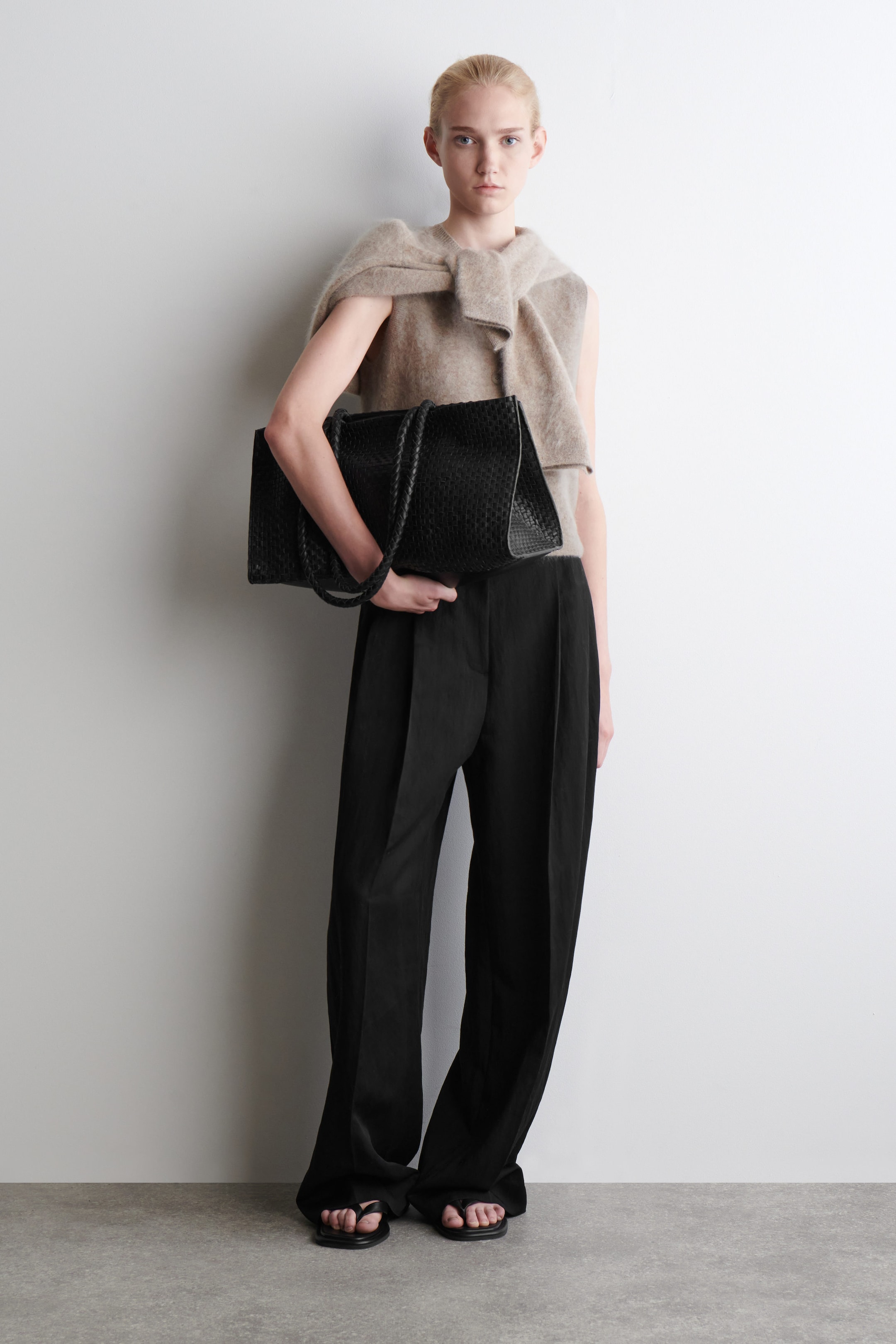 GALLERY HAND-WOVEN TOTE BAG - LEATHER