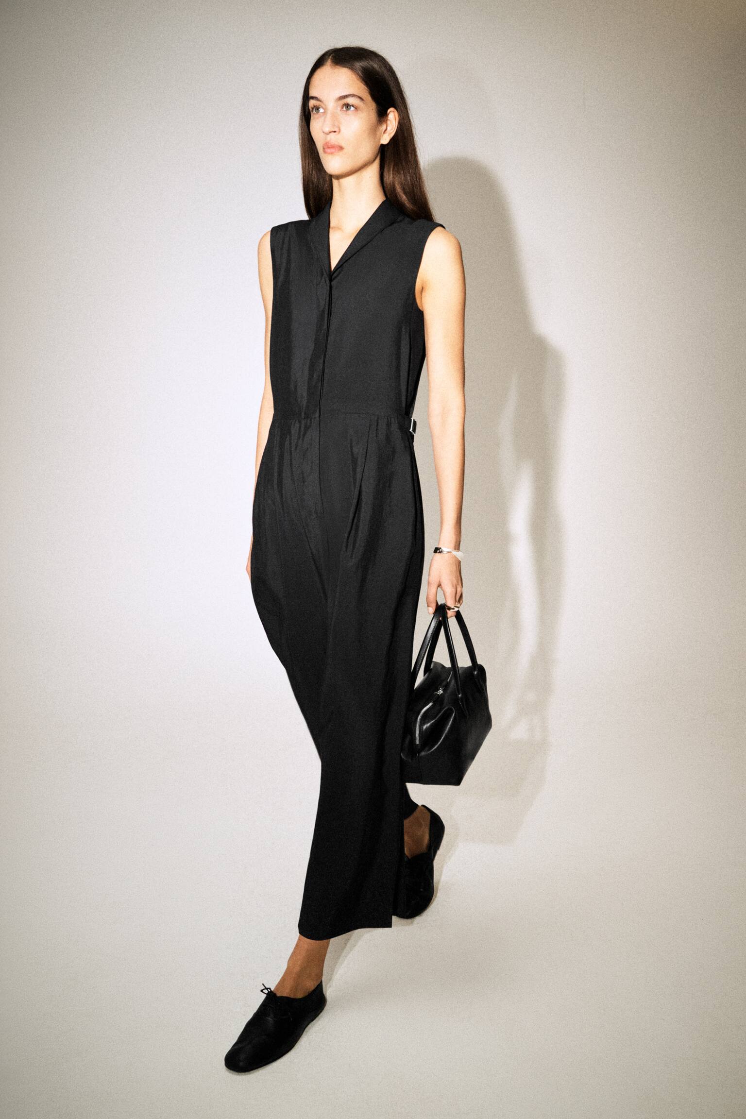 MONO UTILITARIO CON CUELLO CHAL - NEGRO - 4