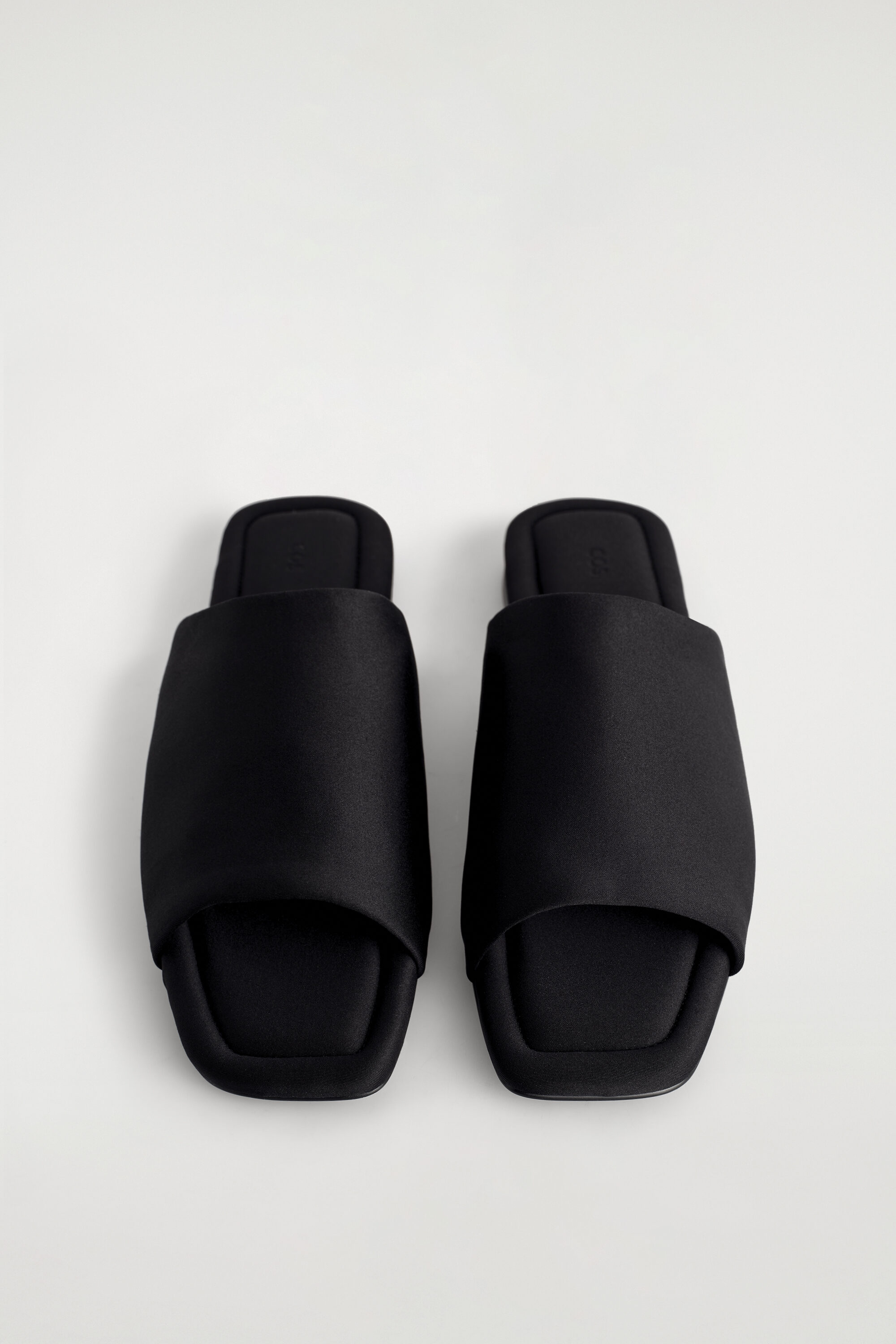 SCUBA SQUARE-TOE MULES - BLACK | COS CA