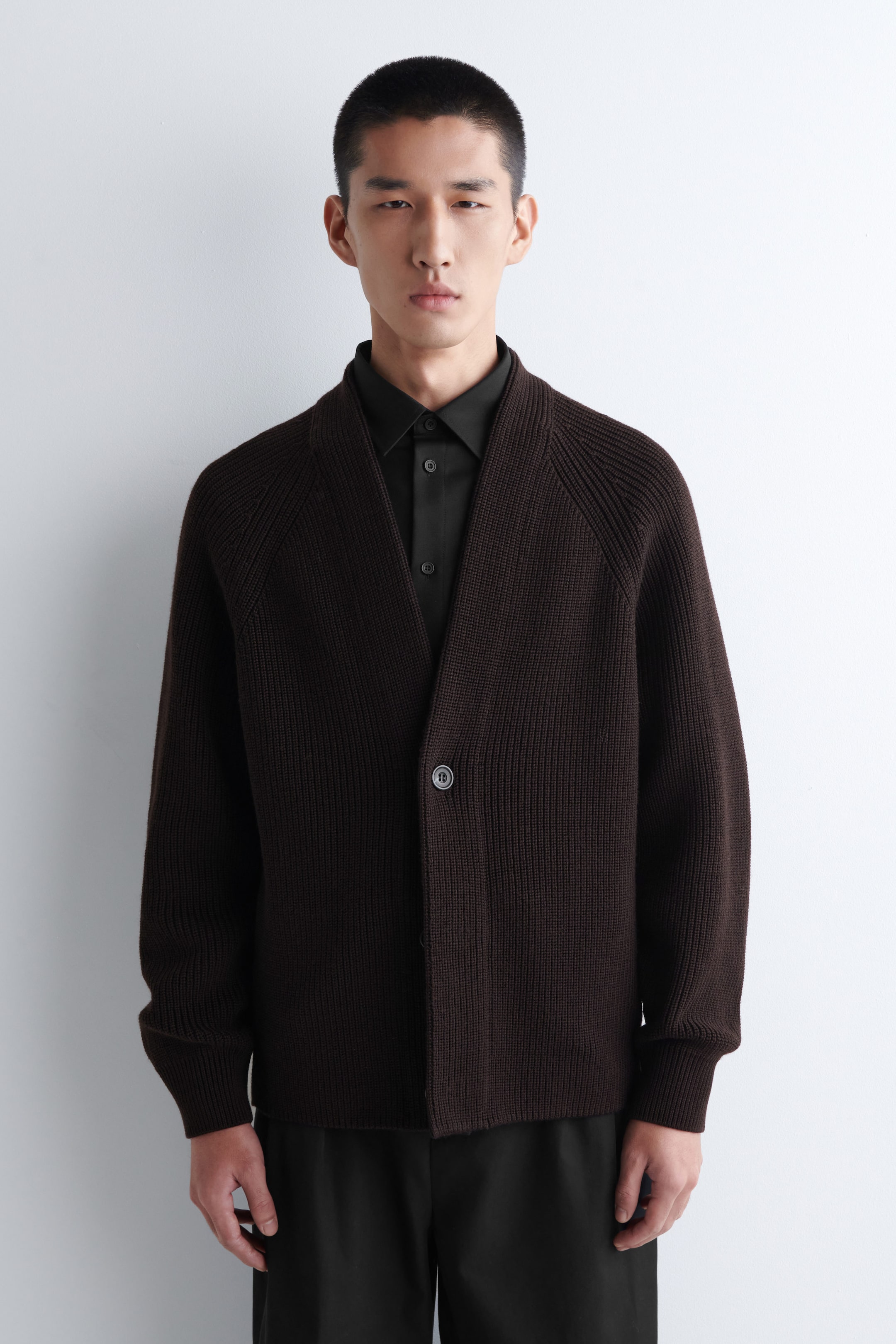 CHUNKY RIBBED WOOL V-NECK CARDIGAN