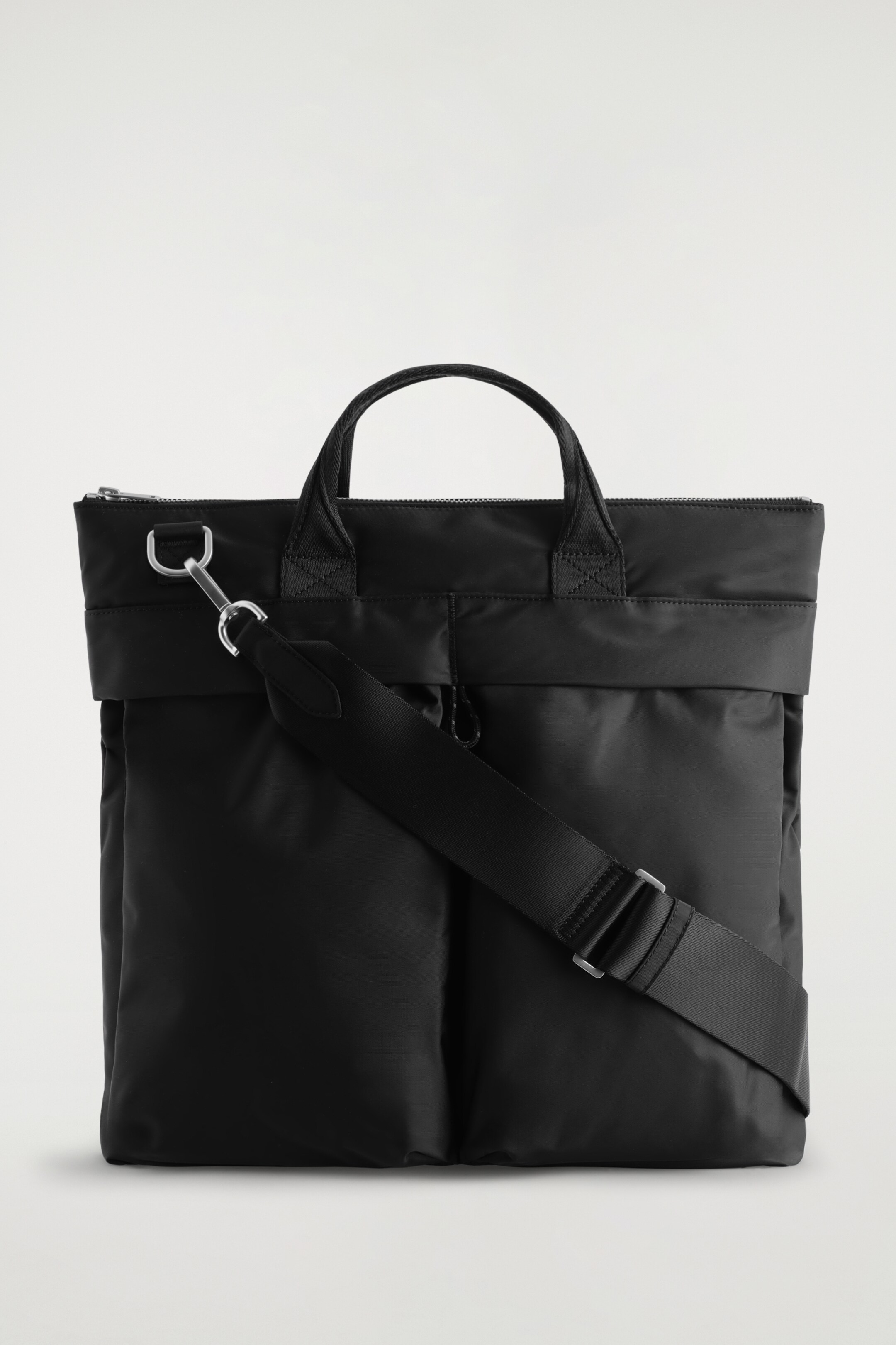 Visa större bild: TRANSIT MESSENGER BAG - NYLON - SVART - HERR | H&M SE 3