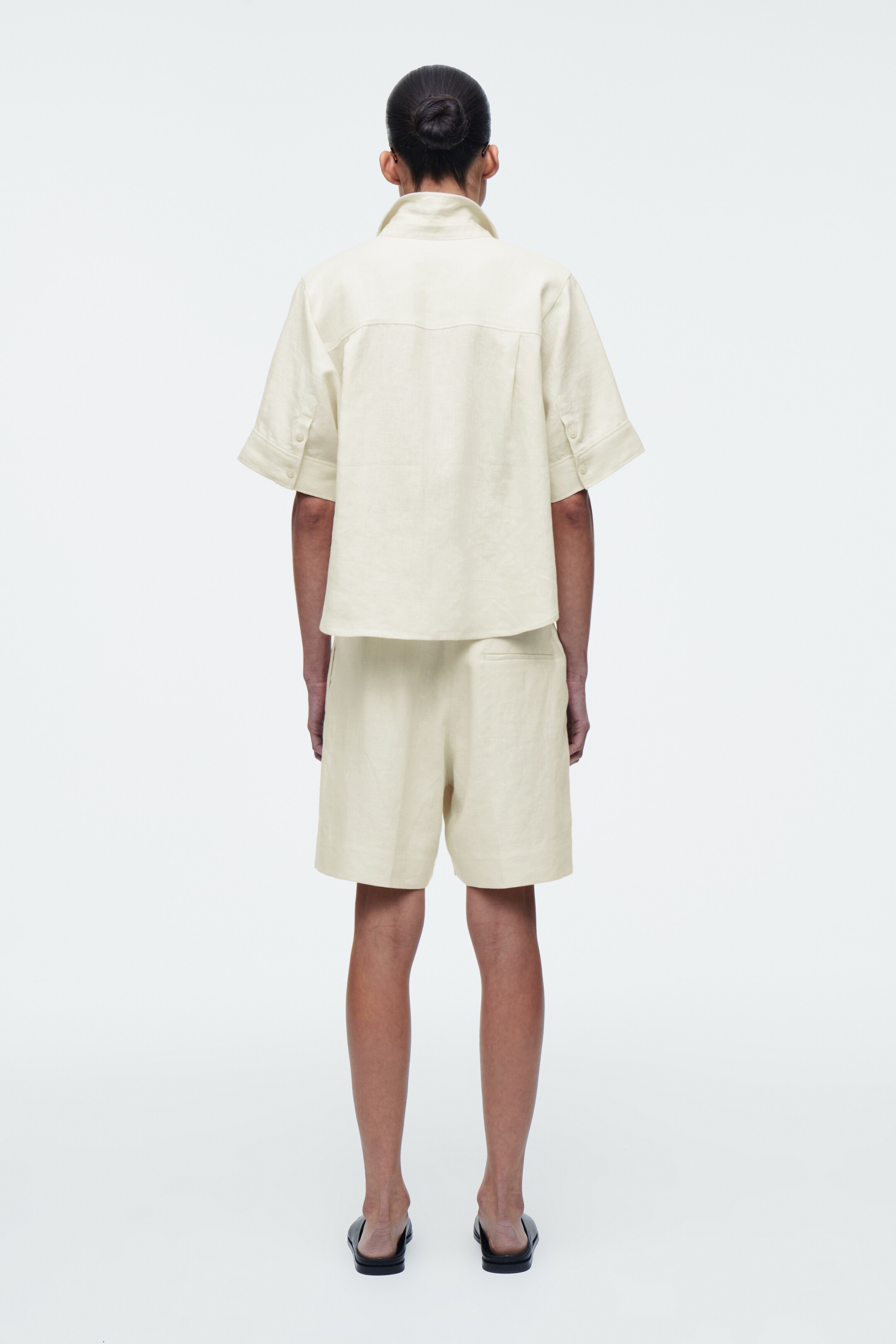 Ingrandisci l'immagine: TAILORED ELASTICATED LINEN SHORTS - BUTTER YELLOW - DONNA | H&M CH 3