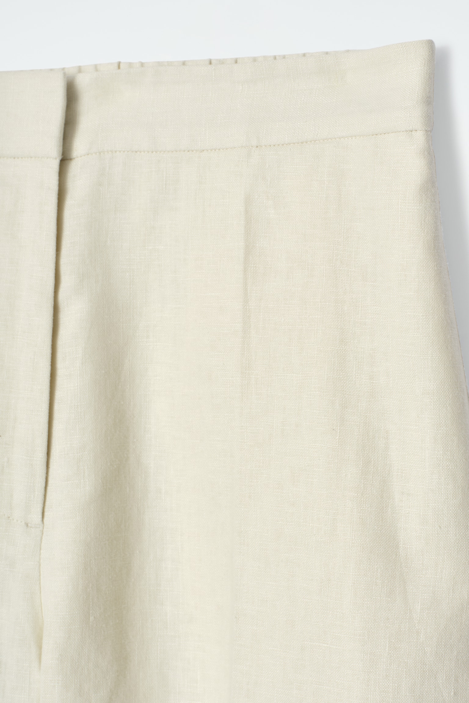 SHORT DE TAILLEUR À TAILLE ÉLASTIQUÉE EN LIN - JAUNE BEURRE/BLANC/OCRE/BLEU MARINE - 5