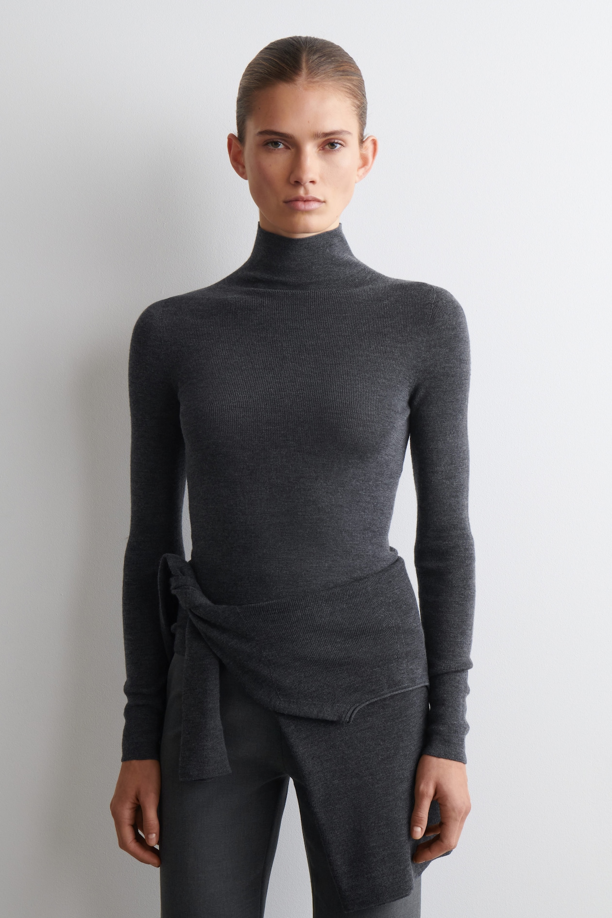 SEAMLESS MERINO WOOL TURTLENECK LONG-SLEEVED TOP — CHARCOAL MÉLANGE