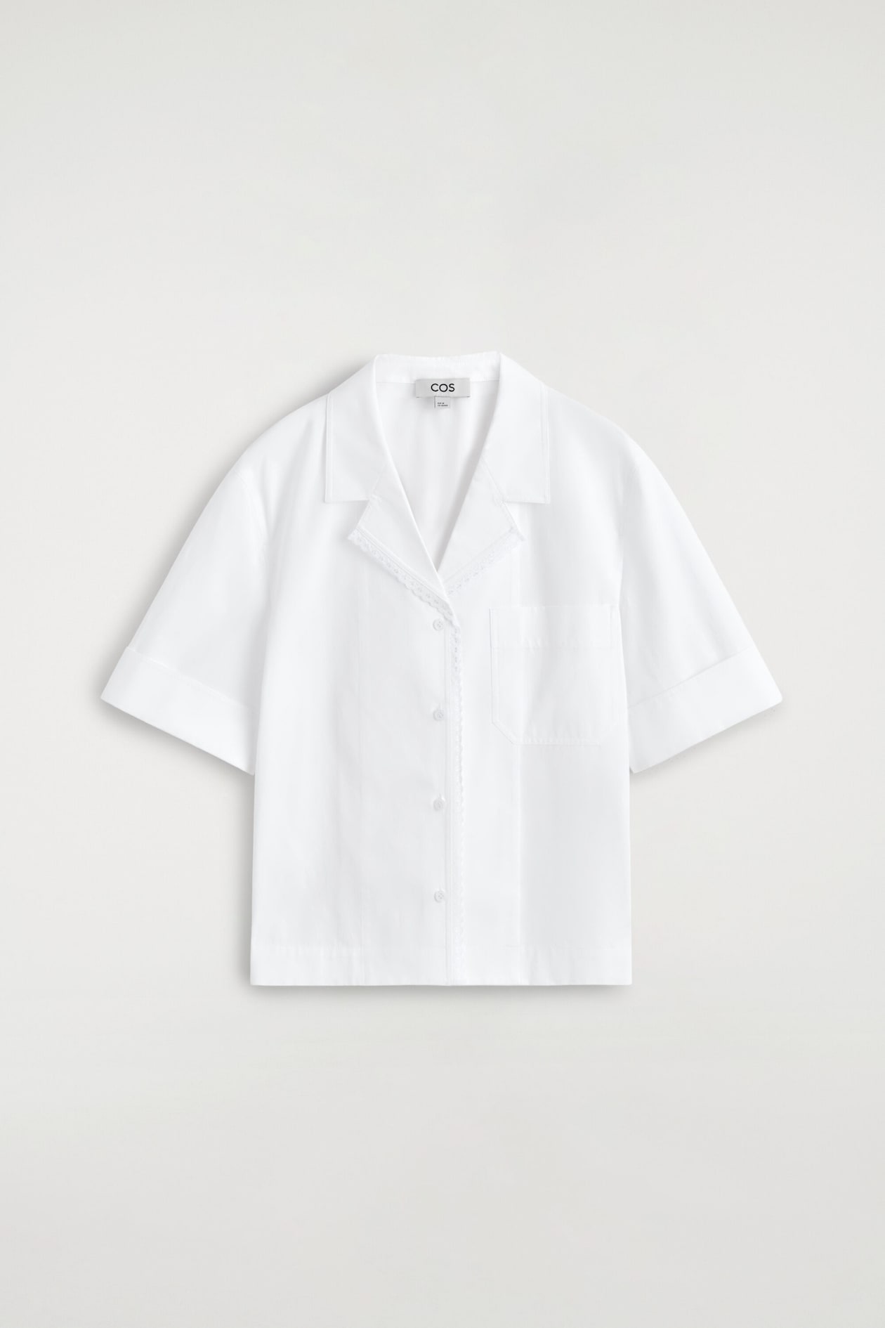 CAMISA CUELLO ABIERTO CON ENCAJE