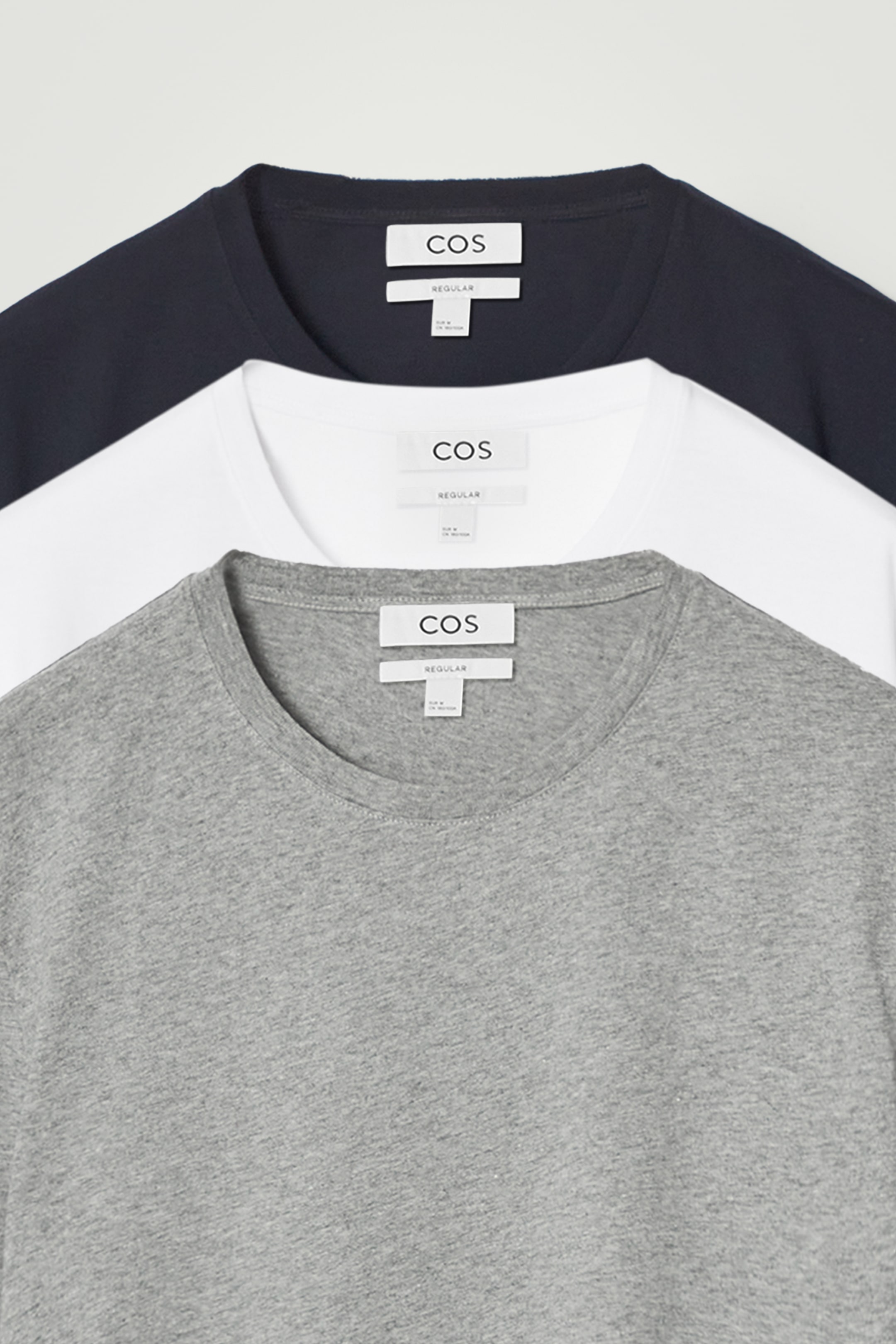 Grotere afbeelding bekijken: 3-PACK REGULIERE KATOENEN T-SHIRTS - MARINE / GRIJS / WIT - HEREN | H&M BE 10