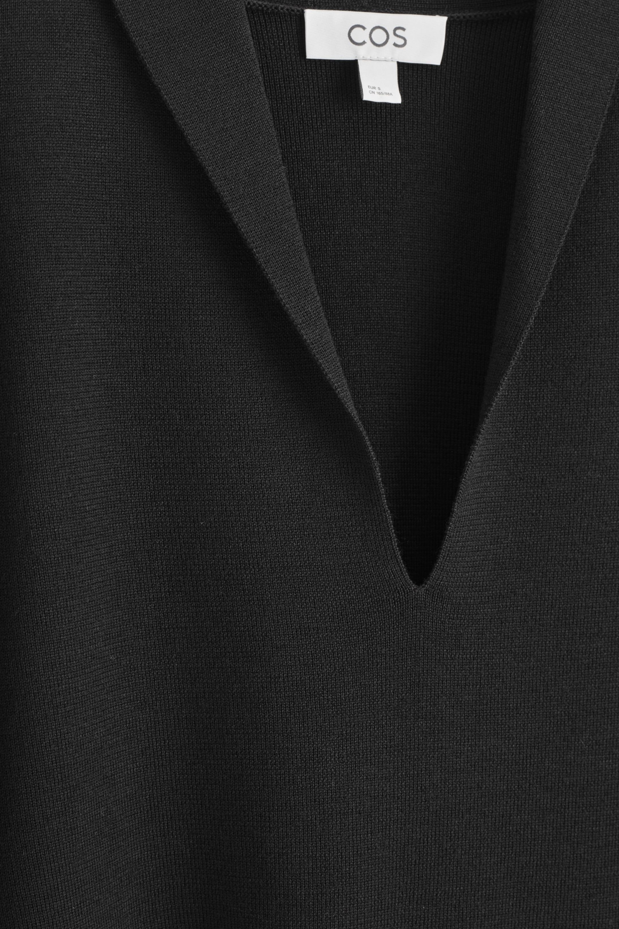 Grösseres Bild ansehen: STRICKPULLUNDER AUS MERINOWOLLE MIT V-AUSSCHNITT - SCHWARZ - DAMEN | H&M CH 6
