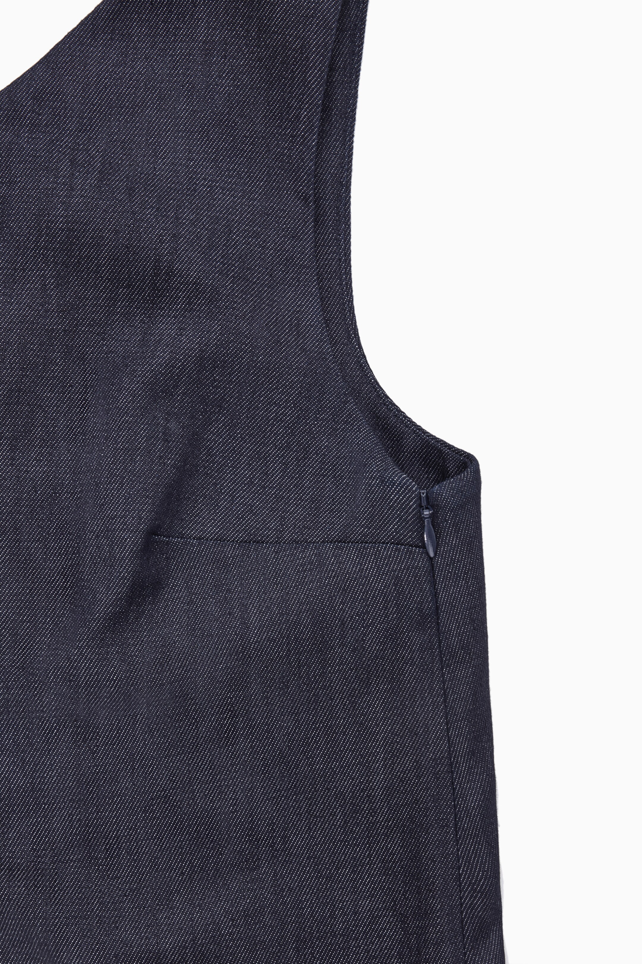 Grösseres Bild ansehen: JEANSKLEID MIT ASYMMETRISCHER SCHULTERPARTIE - INDIGOBLAU - DAMEN | H&M CH 2