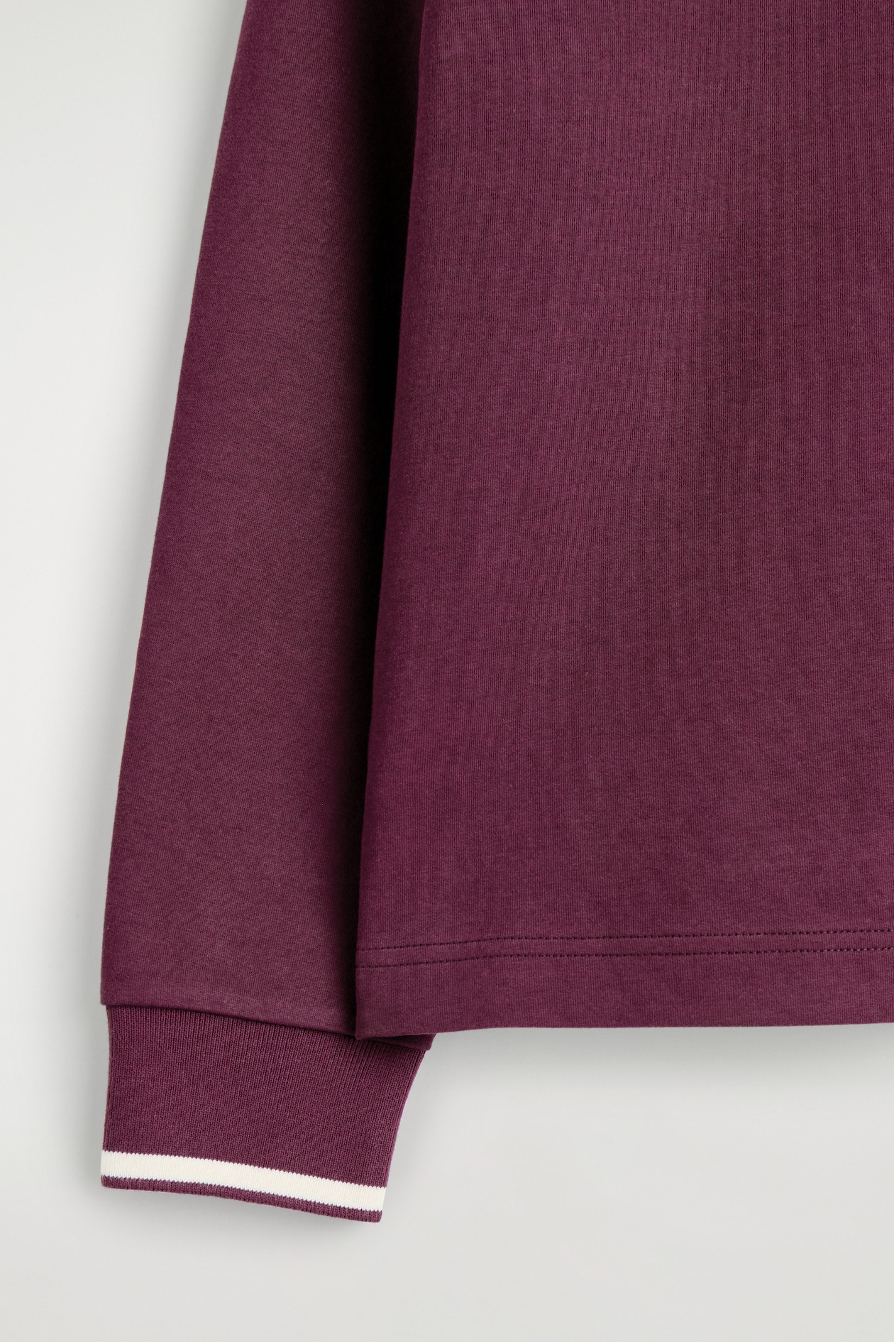 CONTRAST-TIPPED COTTON POLO TOP — BURGUNDY