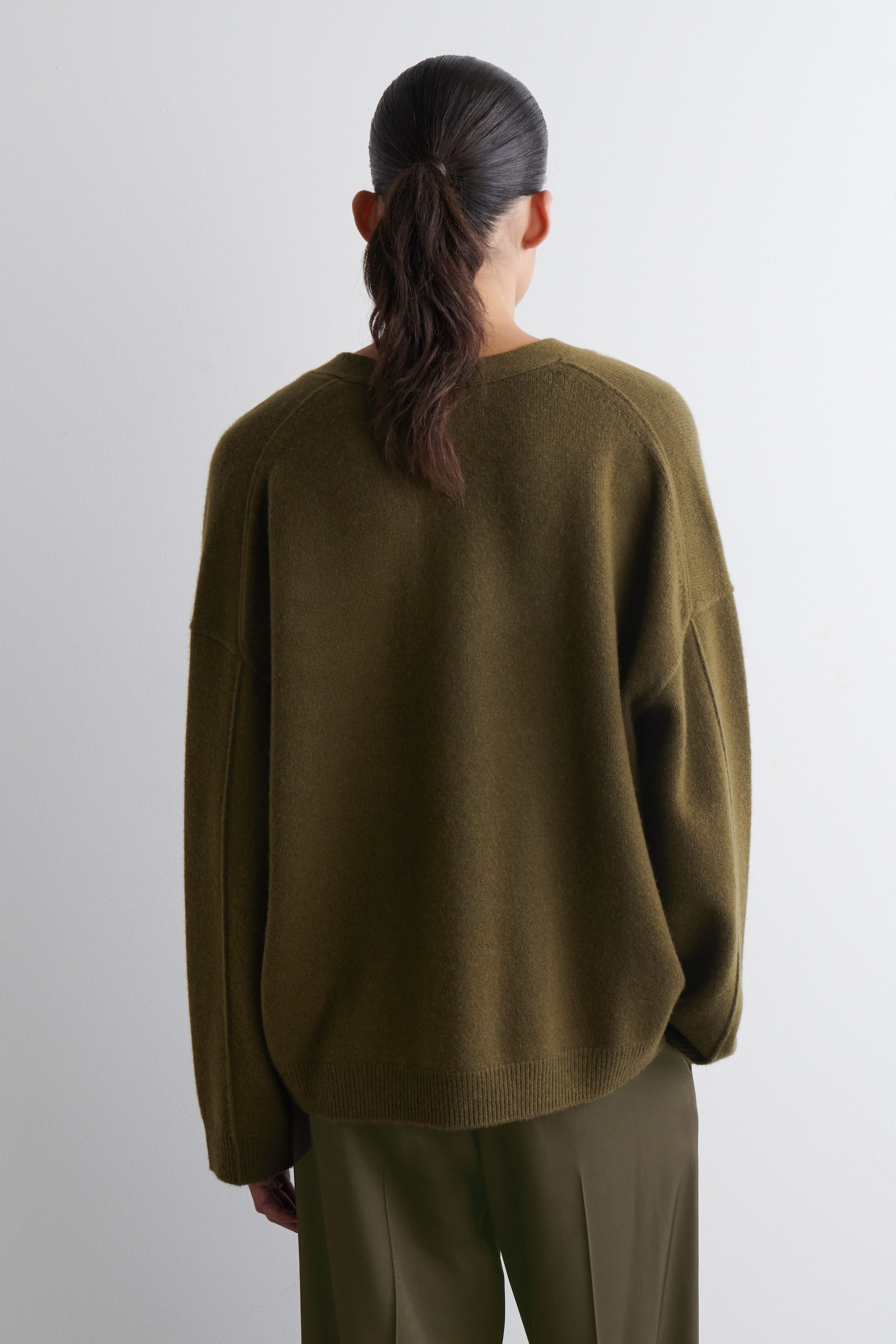 CASHMERE V-NECK CARDIGAN