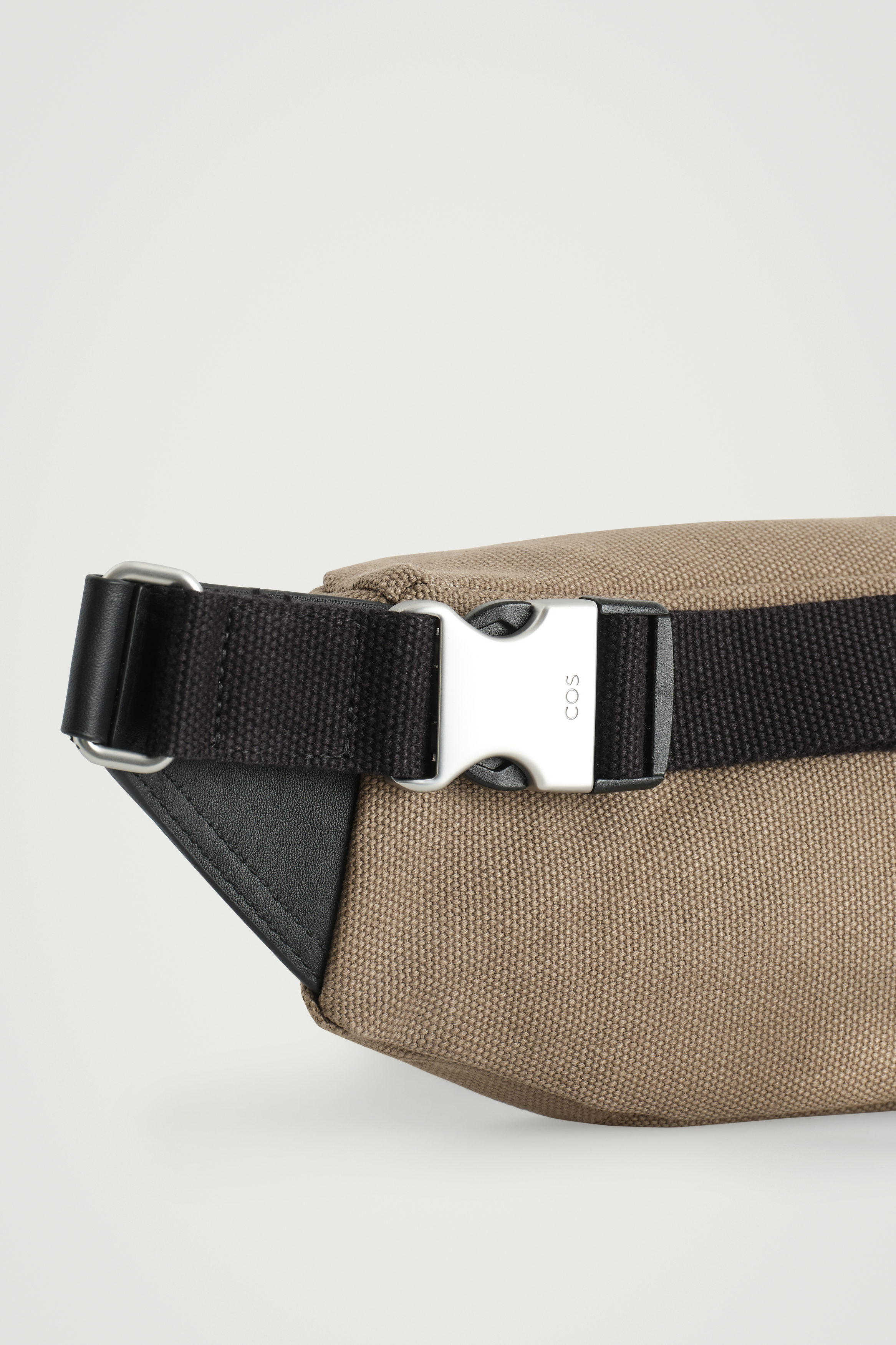 UTILITY CROSSBODY BAG - CANVAS - MOLE | COS