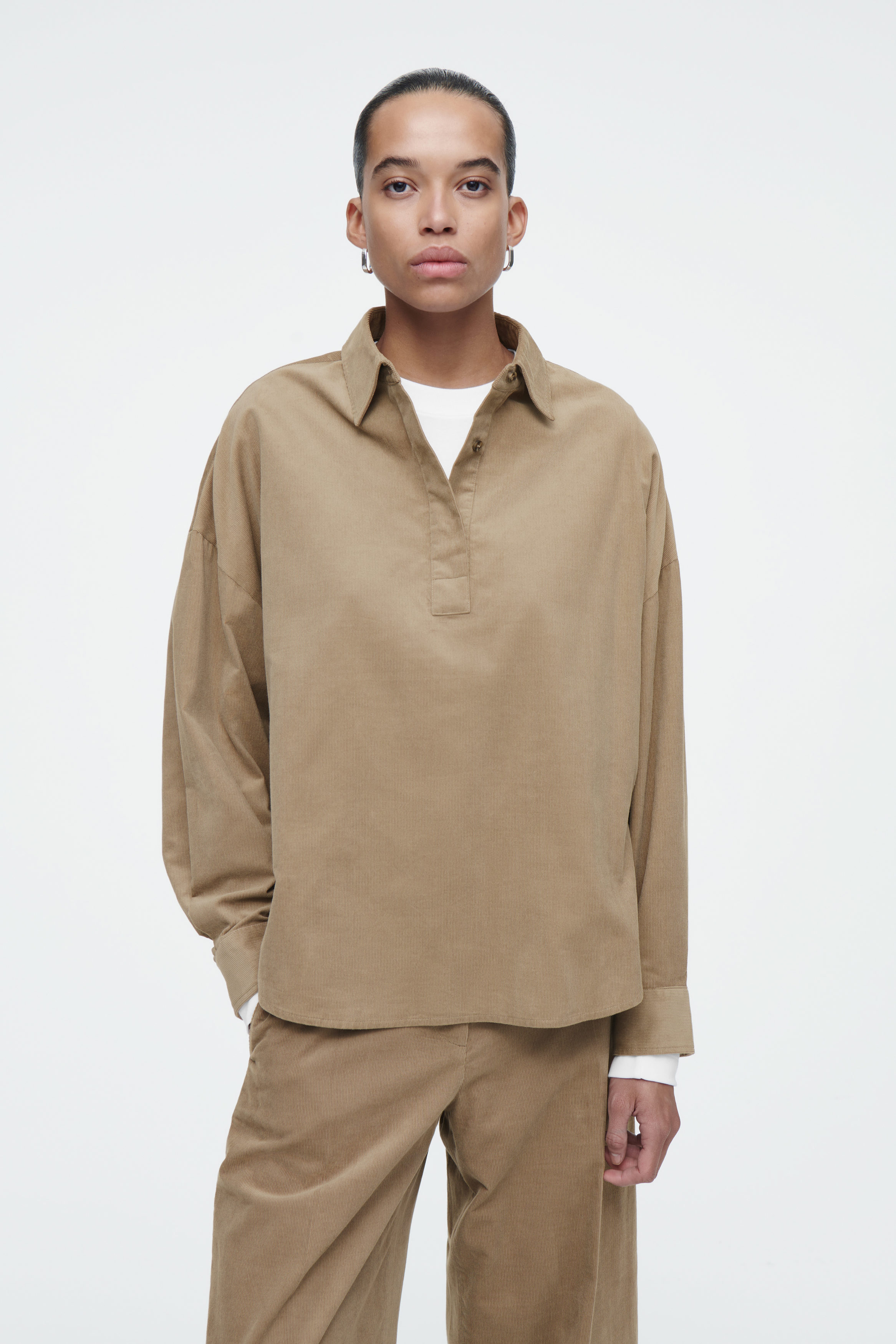 RELAXED CORDUROY HALF-PLACKET SHIRT - BEIGE | COS