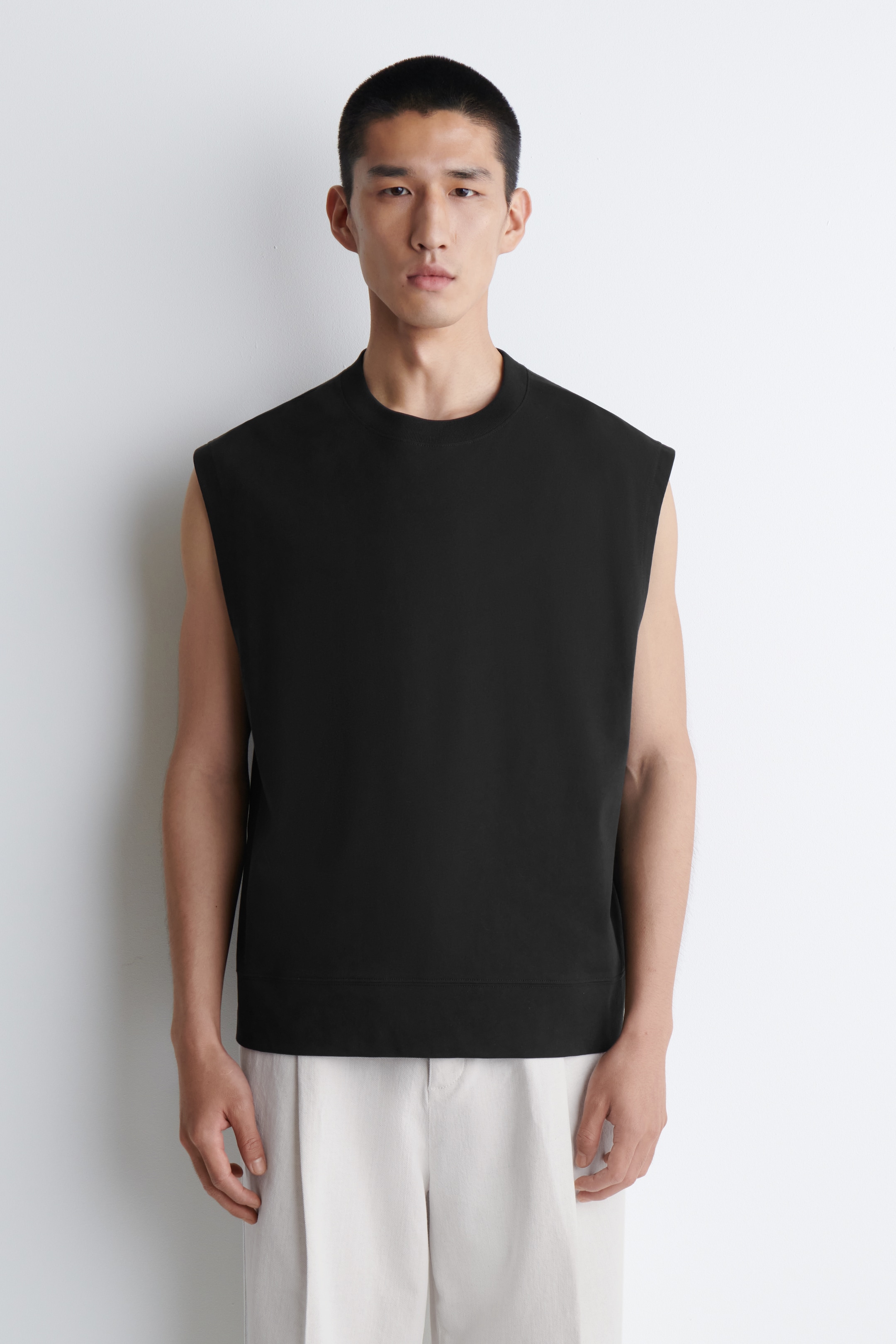 Grösseres Bild ansehen: LOCKERES TANKTOP AUS BAUMWOLL-CRÊPE - SCHWARZ - HERREN | H&M CH 1