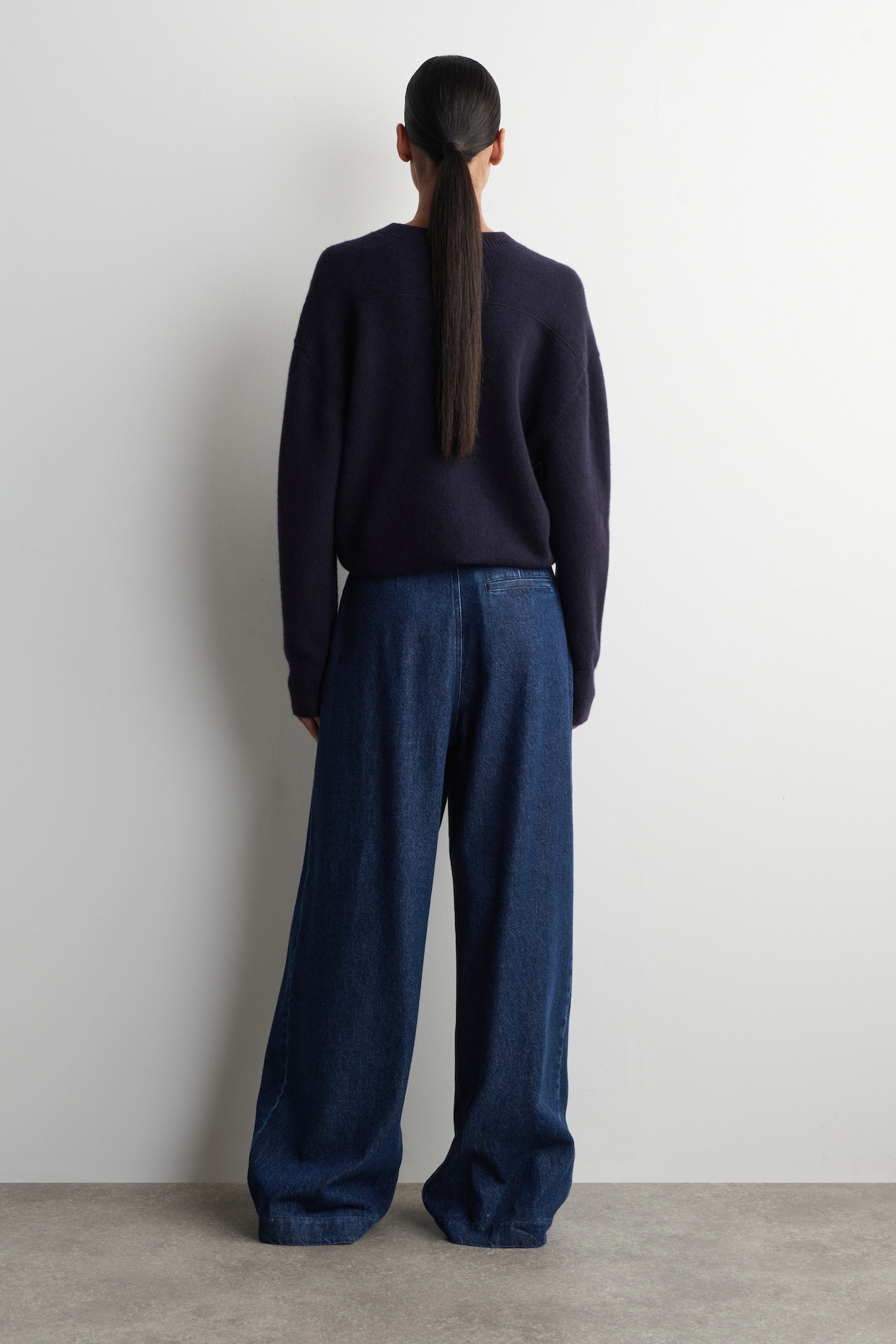 PLEATED WIDE-LEG DENIM PANTS — DARK BLUE