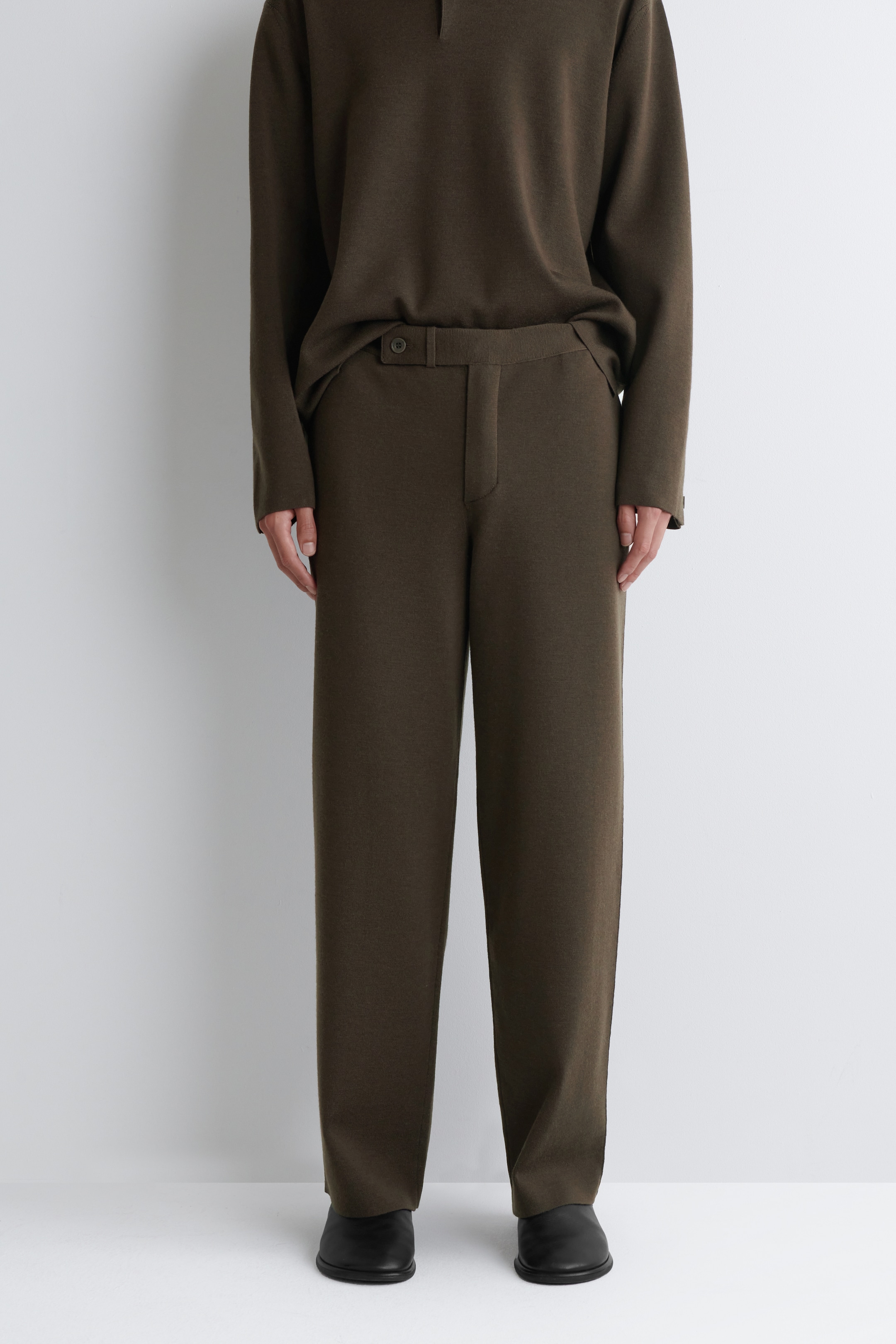 Visualizza immagine più grande: PANTALONI A GAMBA DRITTA IN LANA - MARRONE SCURO - UOMO | H&M IT 2