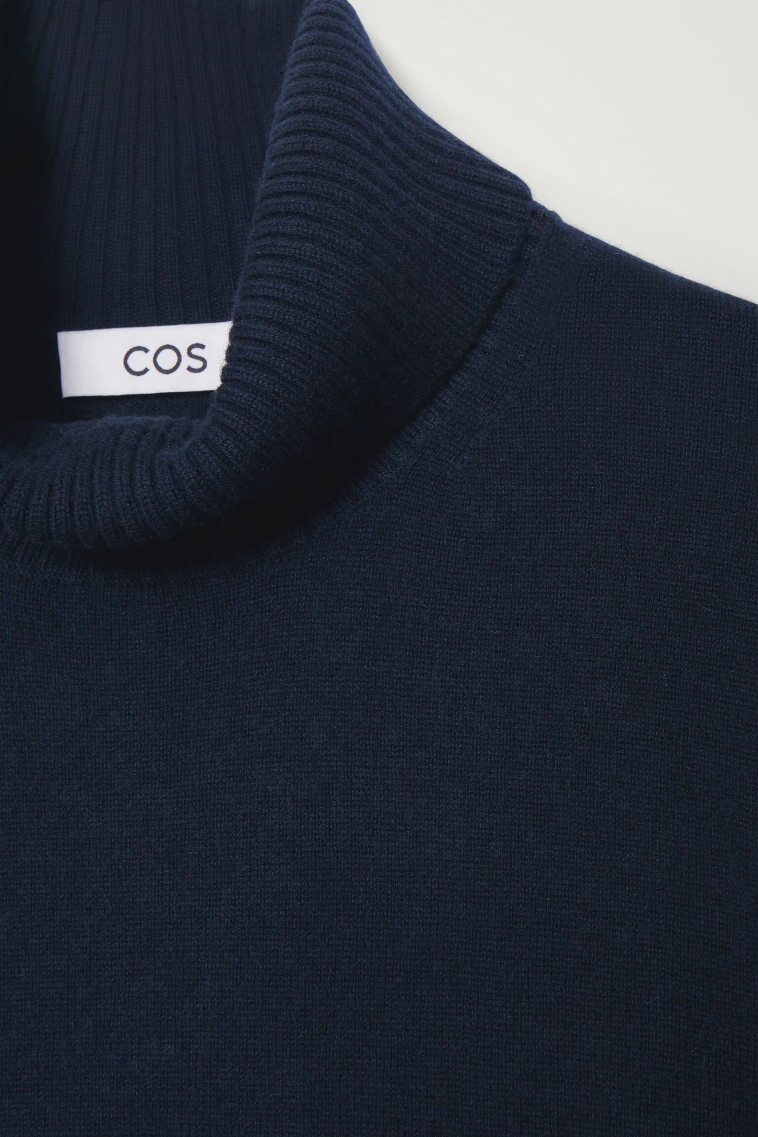 PULL À COL ROULÉ EN LAINE ET CACHEMIRE - BLEU MARINE - 5