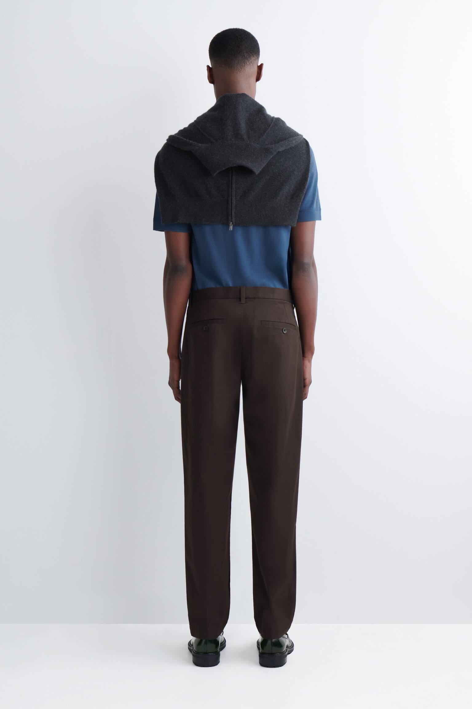 COTTON SLIM-FIT STRAIGHT-LEG CHINOS - חום/בז' - 3