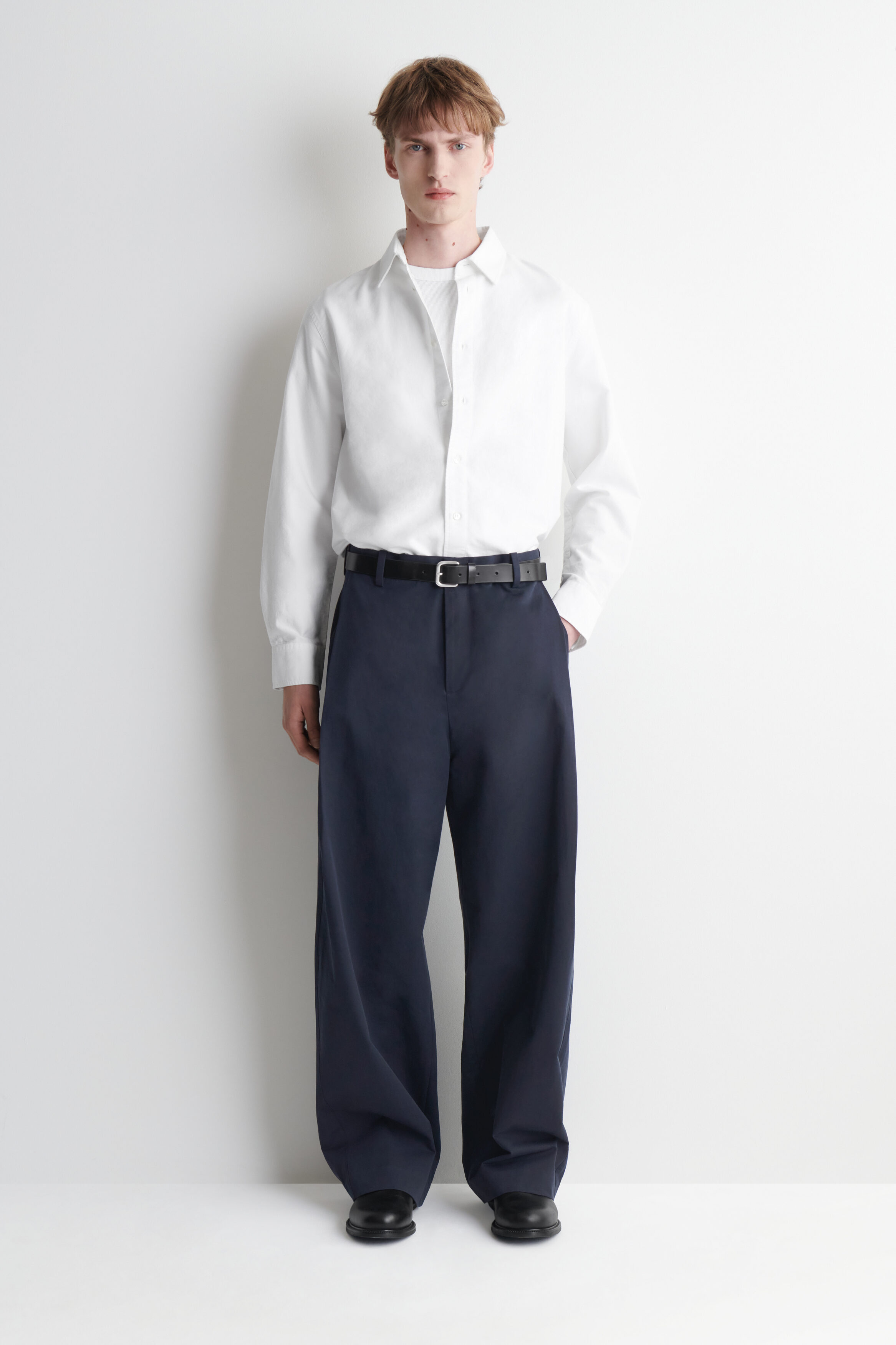PLEATED COTTON RELAXED-FIT WIDE-LEG PANTS - DARK BLUE | COS US
