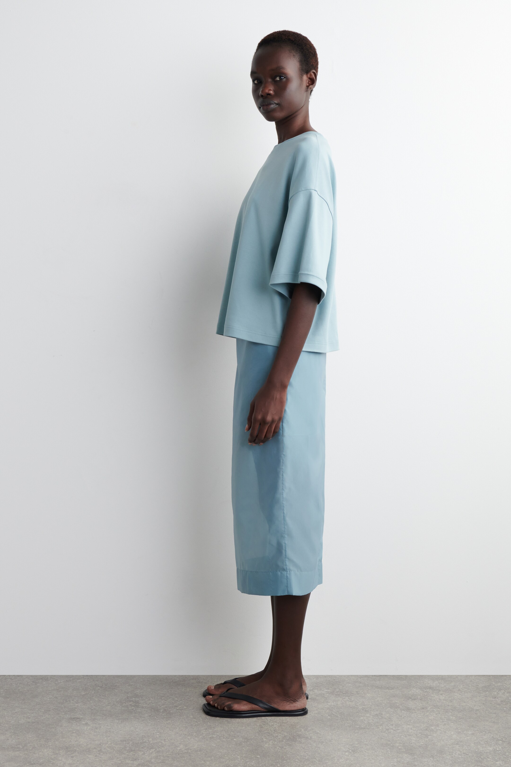 Größeres Bild anzeigen: KASTENFÖRMIGES OVERSIZED-T-SHIRT - HELLBLAU - Ladies | H&M AT 4