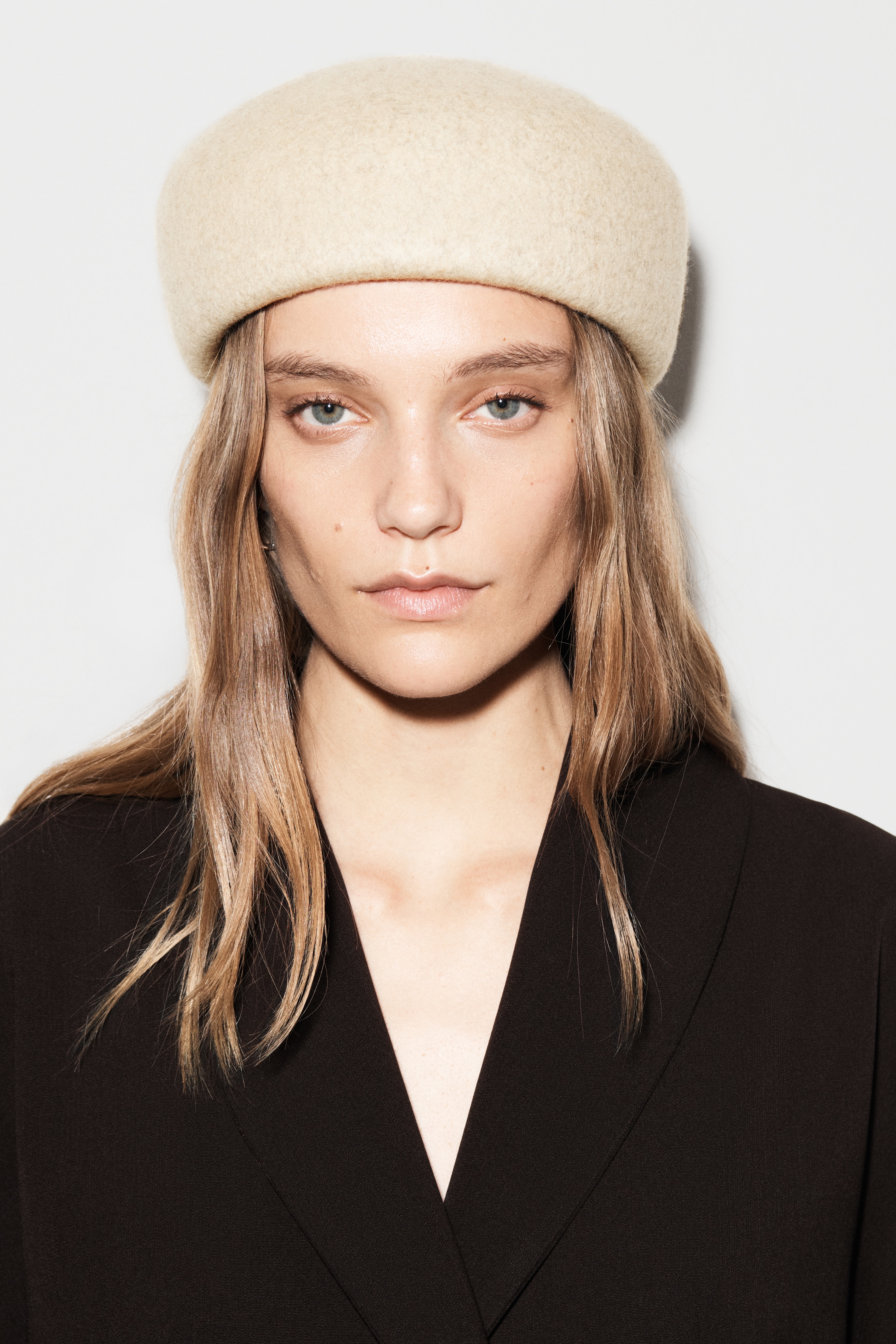 SCULPTED WOOL BERET - CREAM