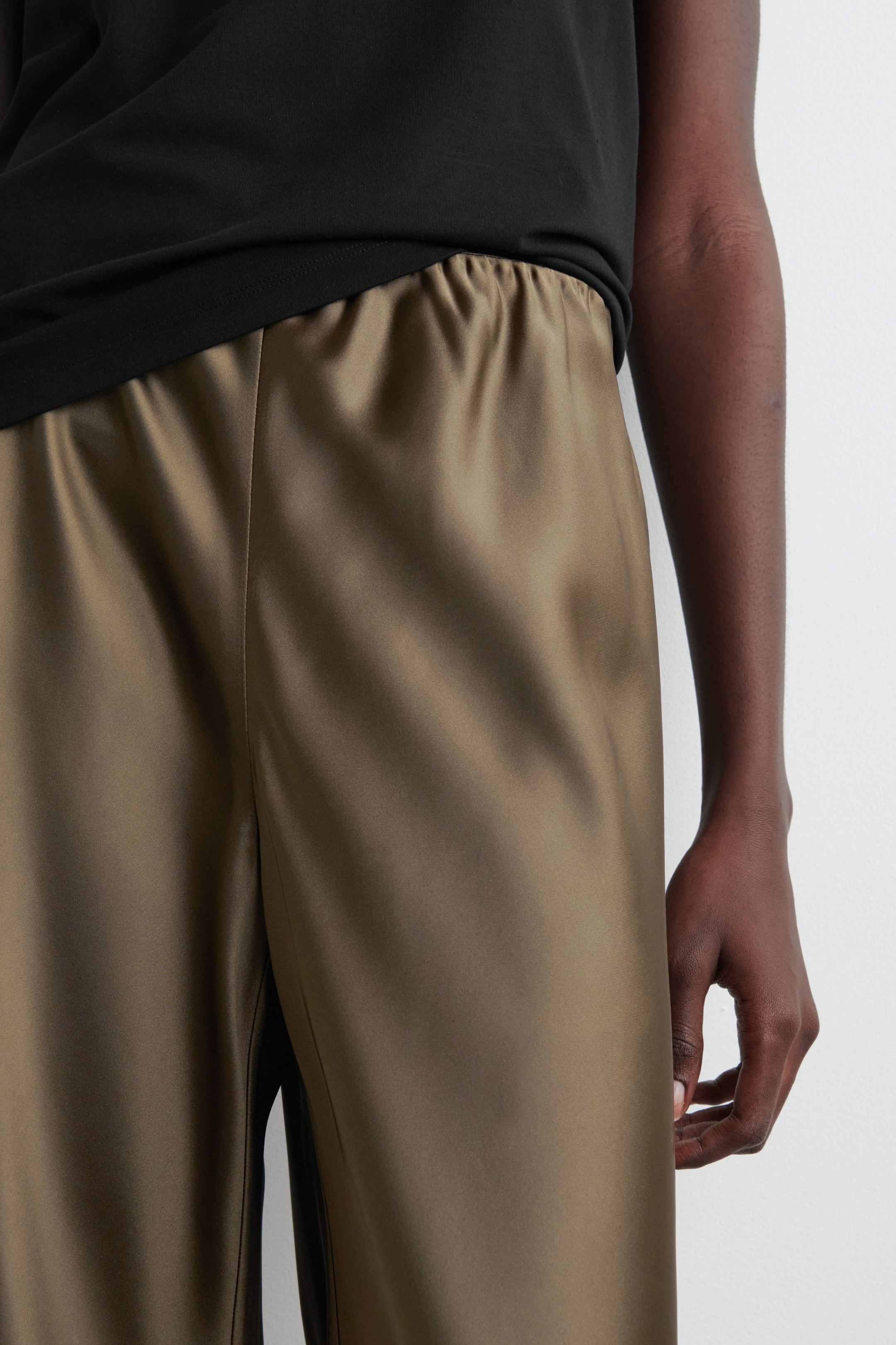 PANTALONI A GAMBA LARGA IN RASO