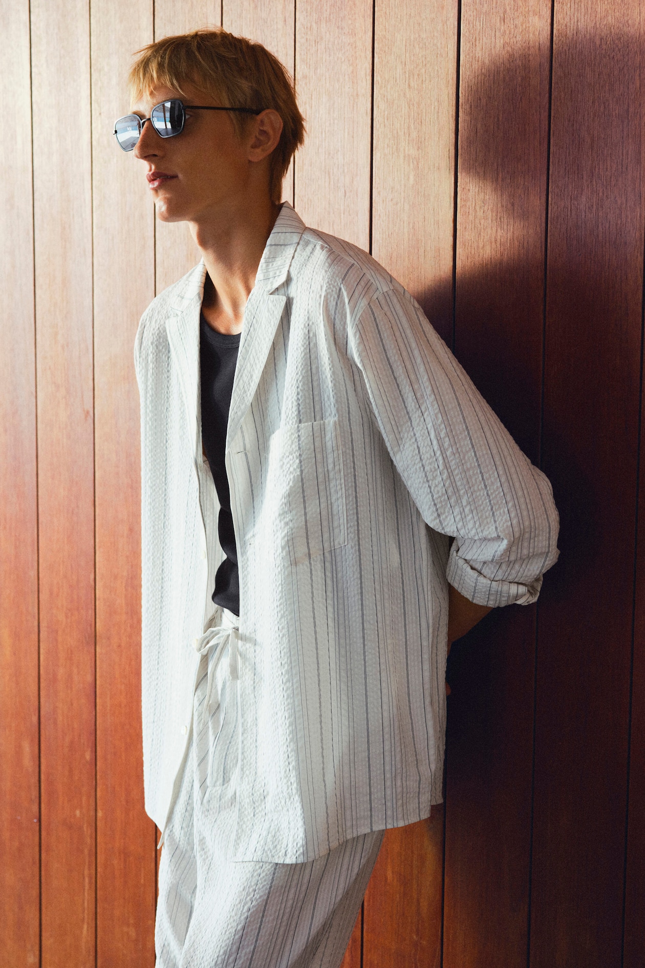 STRIPED TEXTURED CAMP-COLLAR SHIRT — WHITE / STRIPED