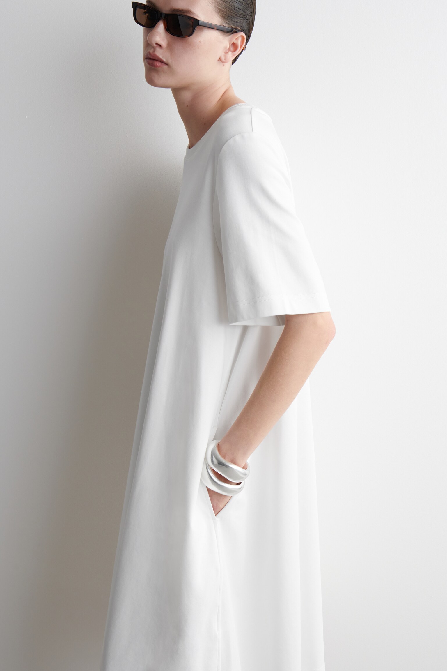 VESTIDO-CAMISETA CORTO ACAMPANADO - BLANCO/NEGRO/ROJO - 4