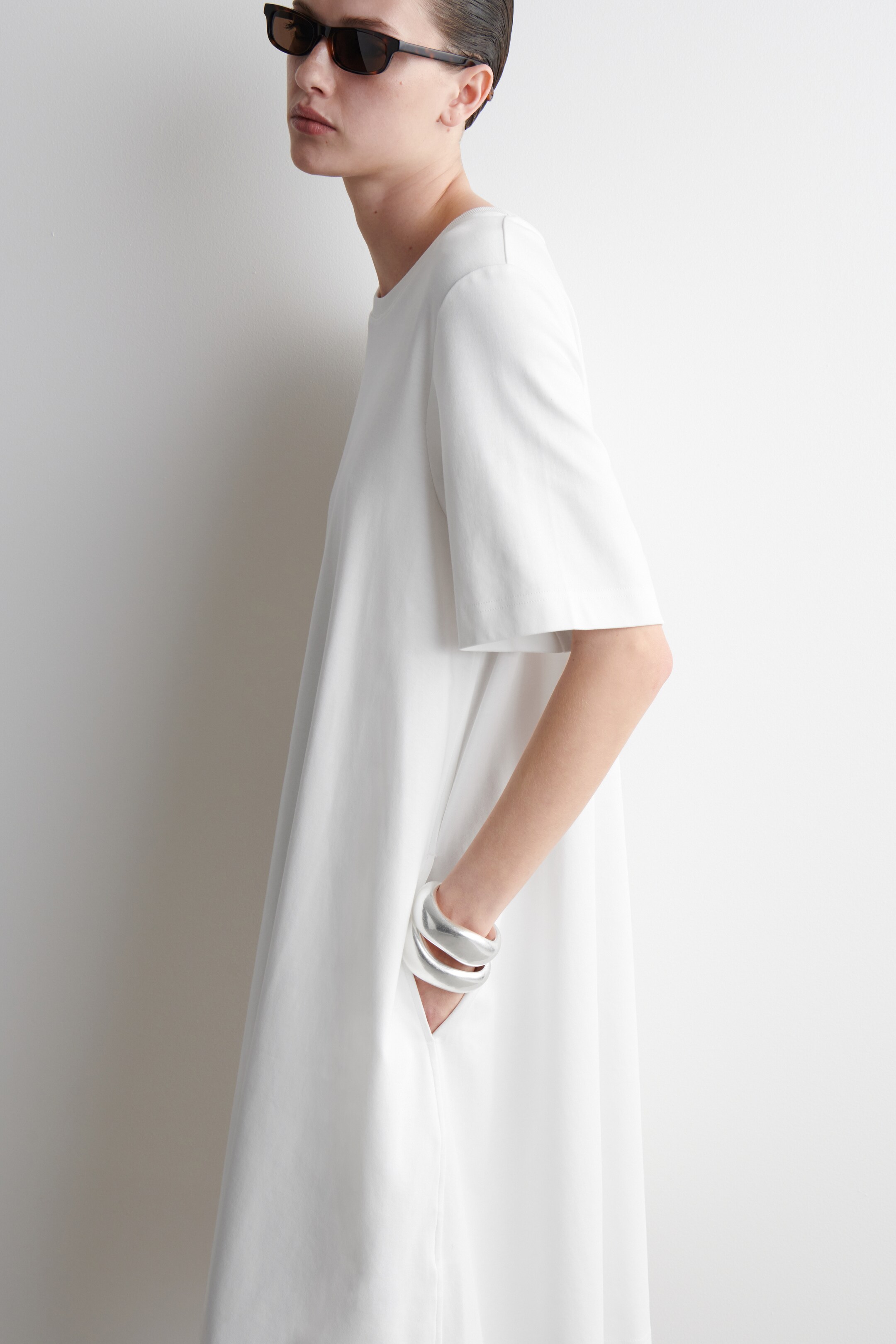 Vezi imaginea mai mare: ROCHIE TRICOU MINI ÎN LINIE A - ALB - FEMEI | H&M RO 4