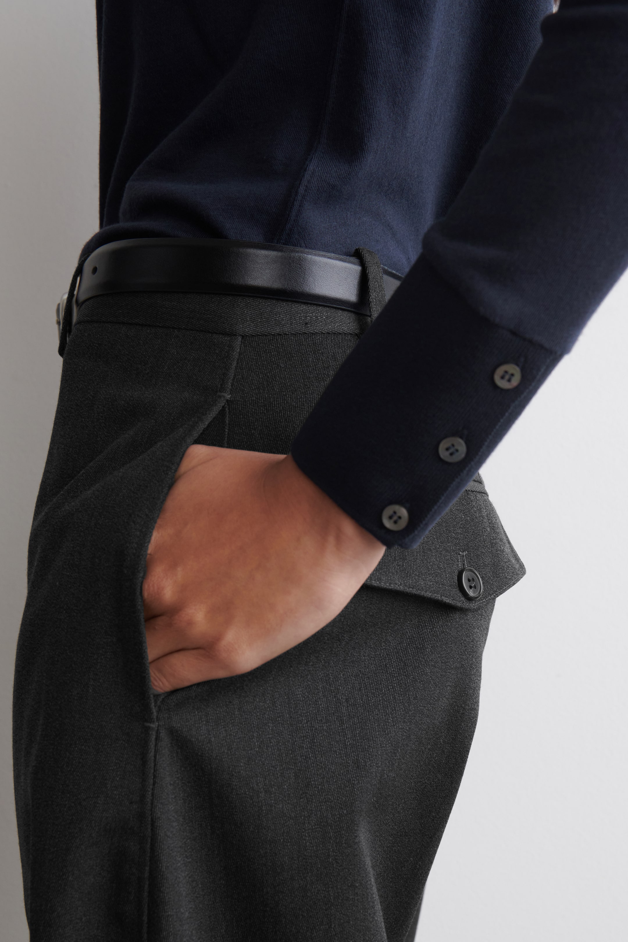 Zobraziť väčší obrázok: TOP S DLHÝMI RUKÁVMI Z BAVLNENÉHO JERSEY - DARK BLUE - ŽENY | H&M SK 4