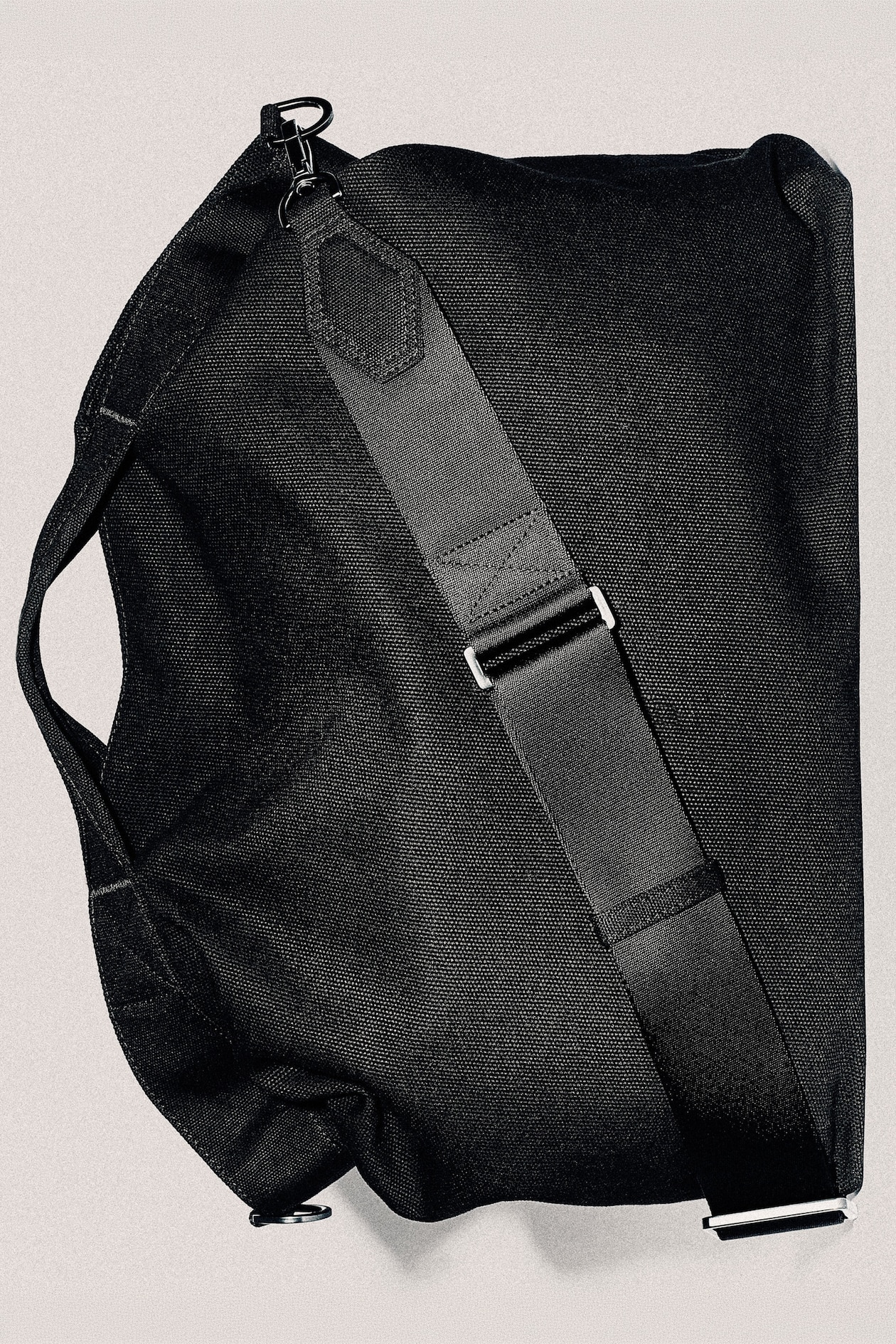 PURSUIT MESSENGER BAG - CANVAS — BLACK