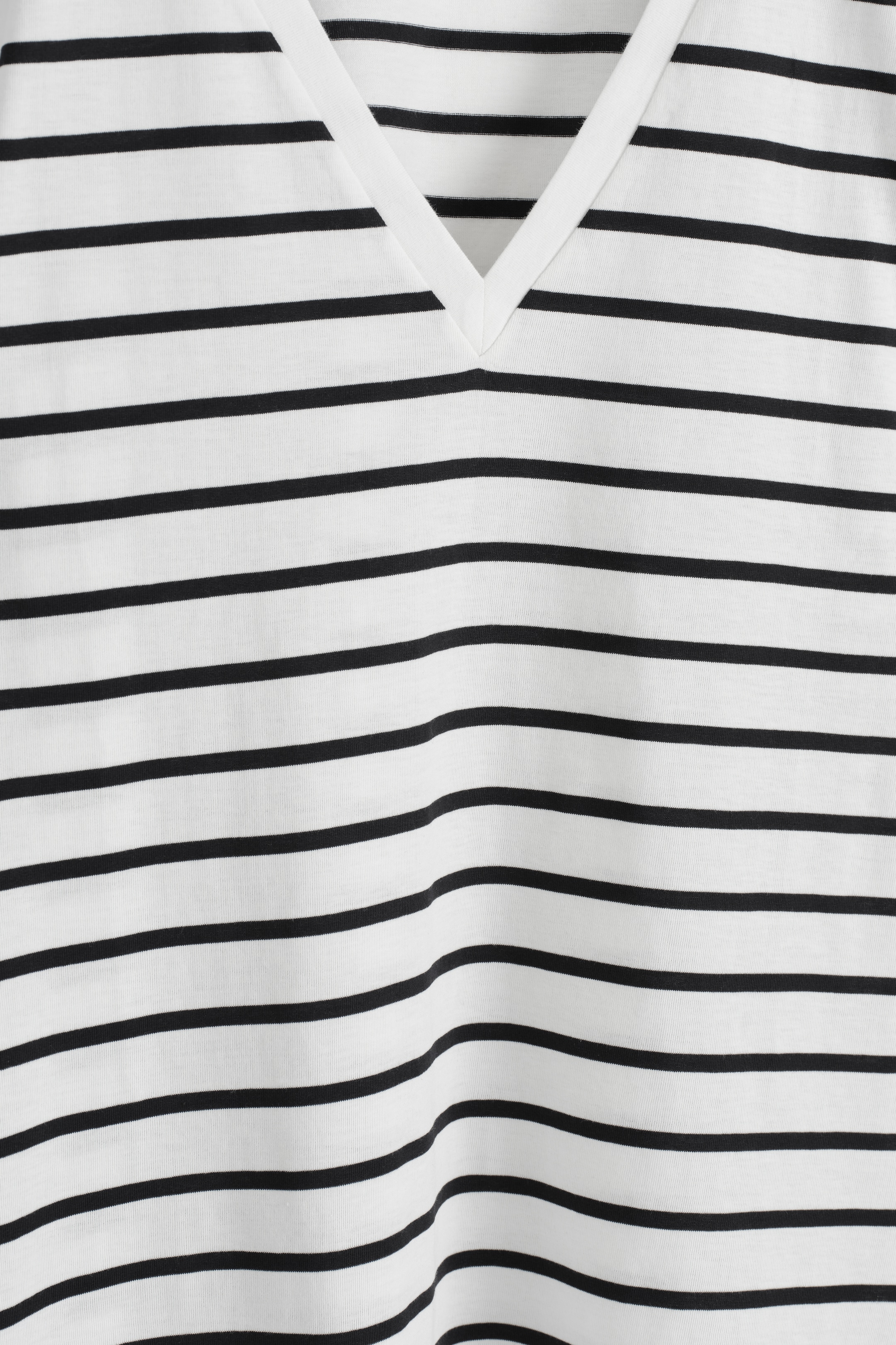 Visualizza immagine più grande: T-SHIRT IN COTONE CON SCOLLO A V - BIANCO / RIGHE - DONNA | H&M IT 5