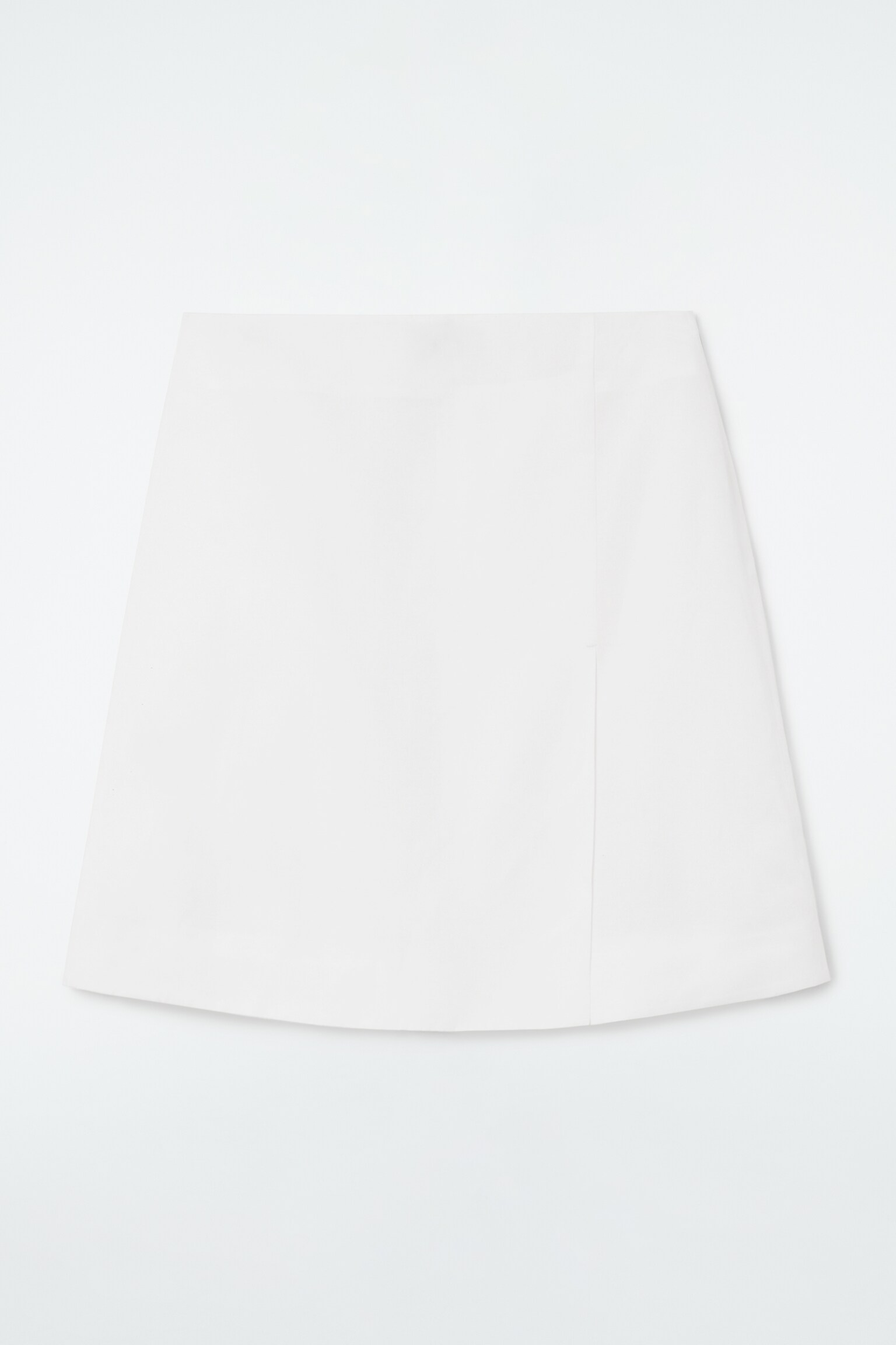 FRONT-PLEAT MINI SKIRT - WHITE/BLACK