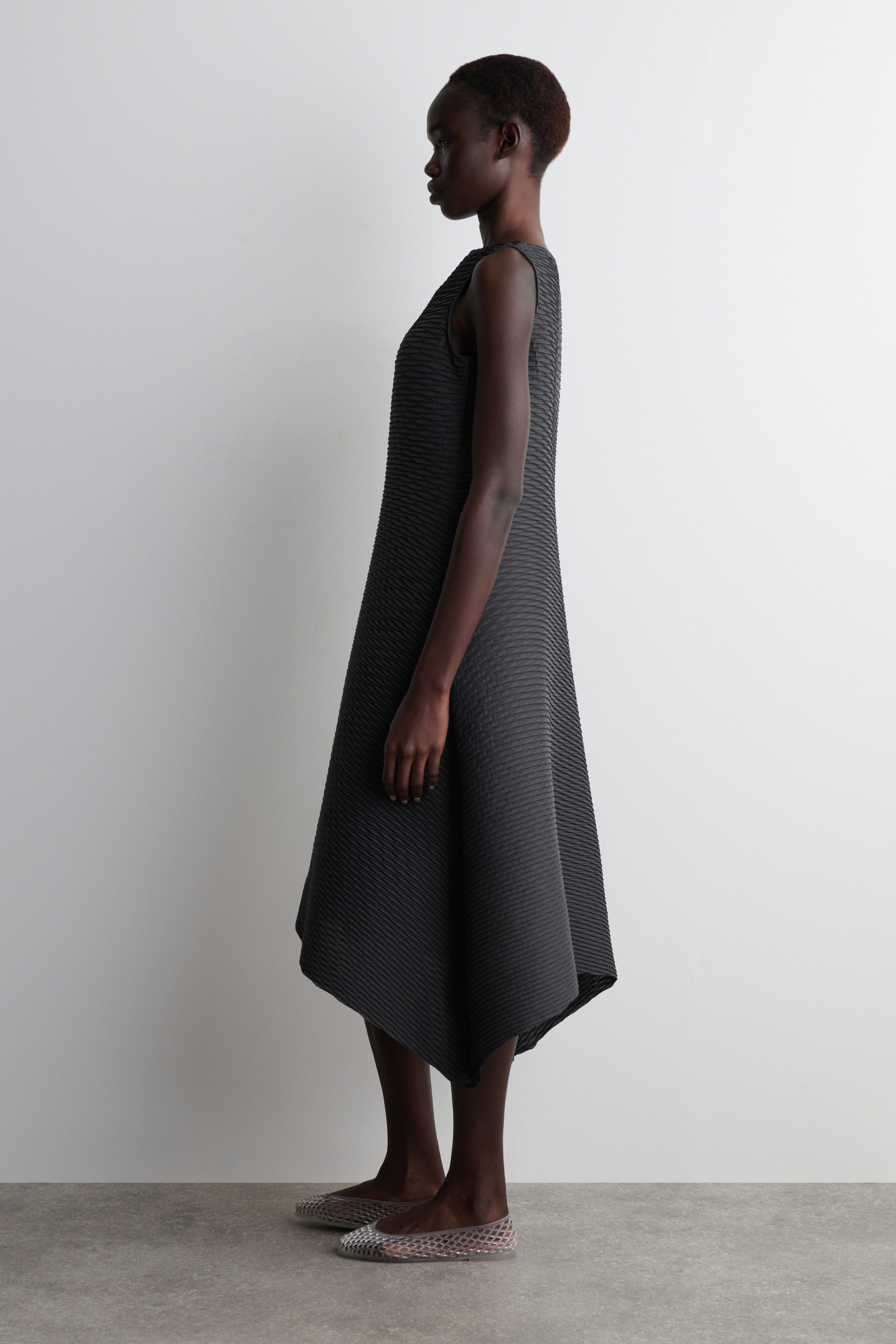 VOLUMINOUS PLEATED MIDI DRESS