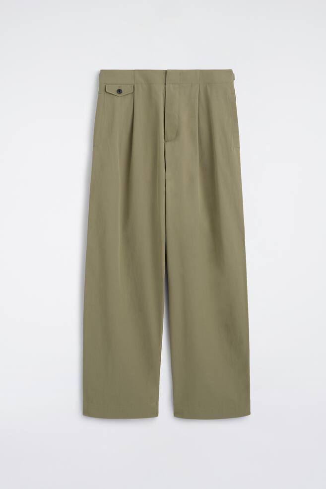 LOCKERE HOSE MIT WEITEM BEIN UND TASCHENDETAIL - KHAKI/SCHWARZ - 1