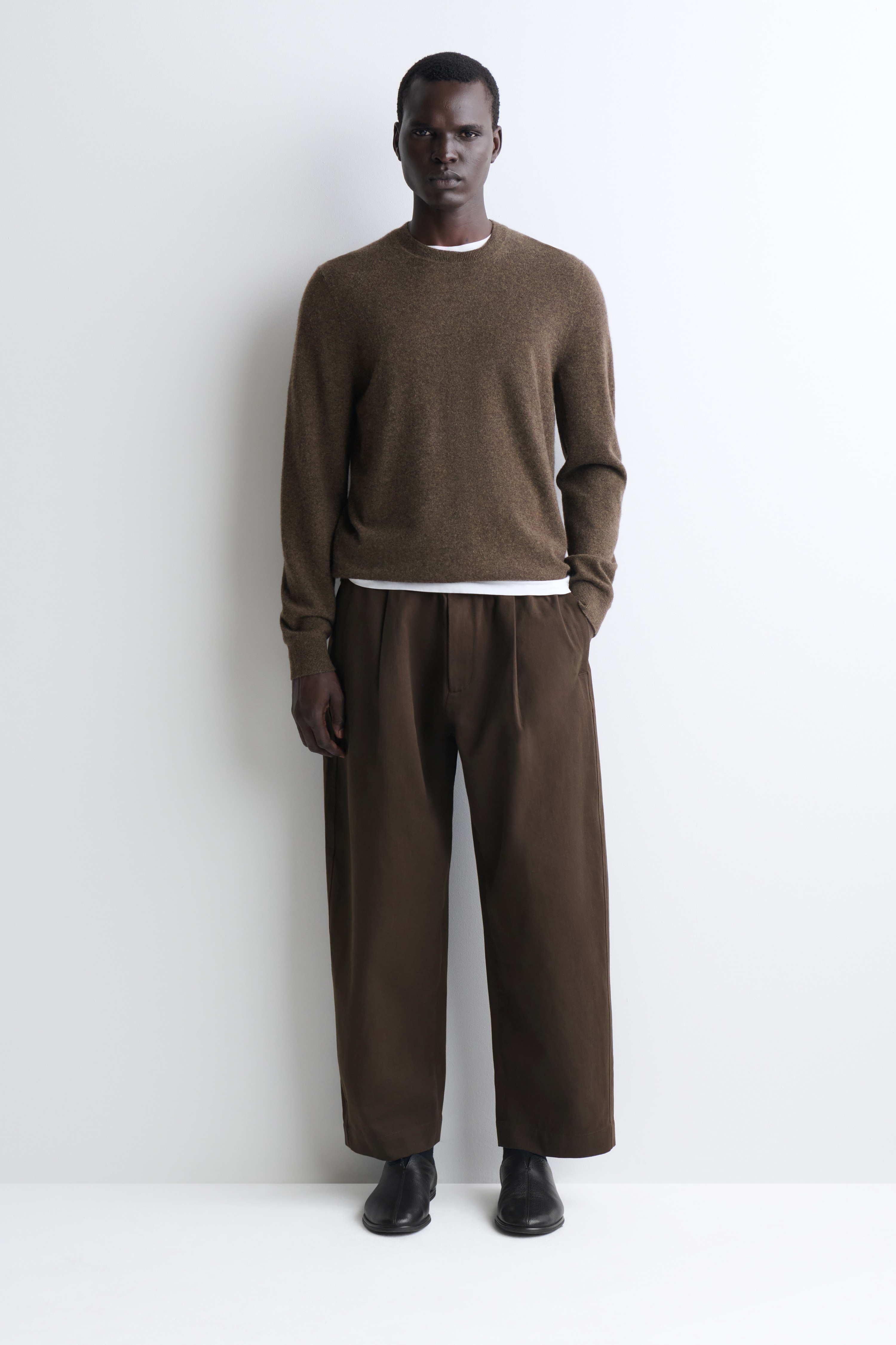PANTALONI BARREL CON PINCES VESTIBILITÀ RILASSATA - MARRONE/NERO
