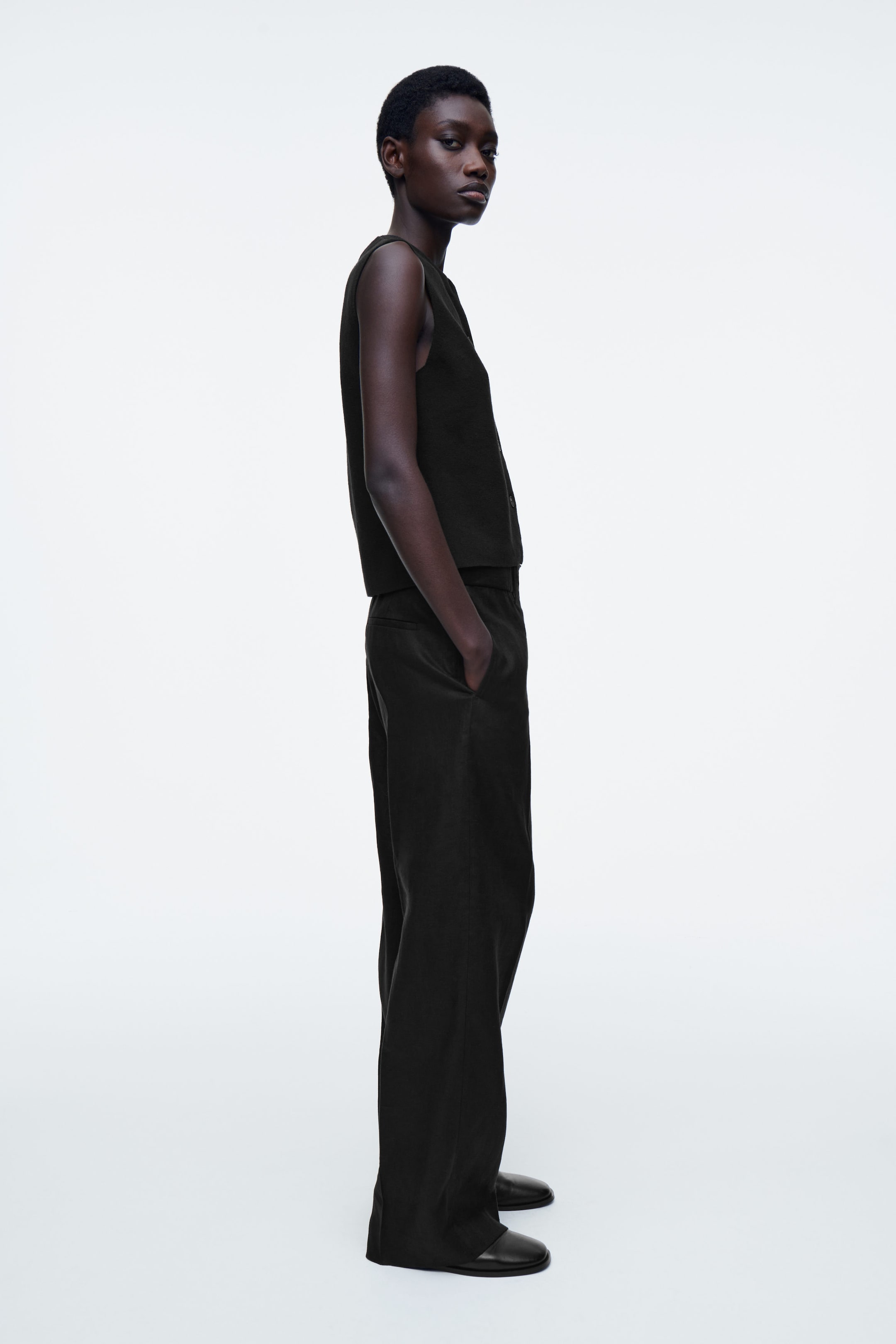 KNITTED COTTON VEST