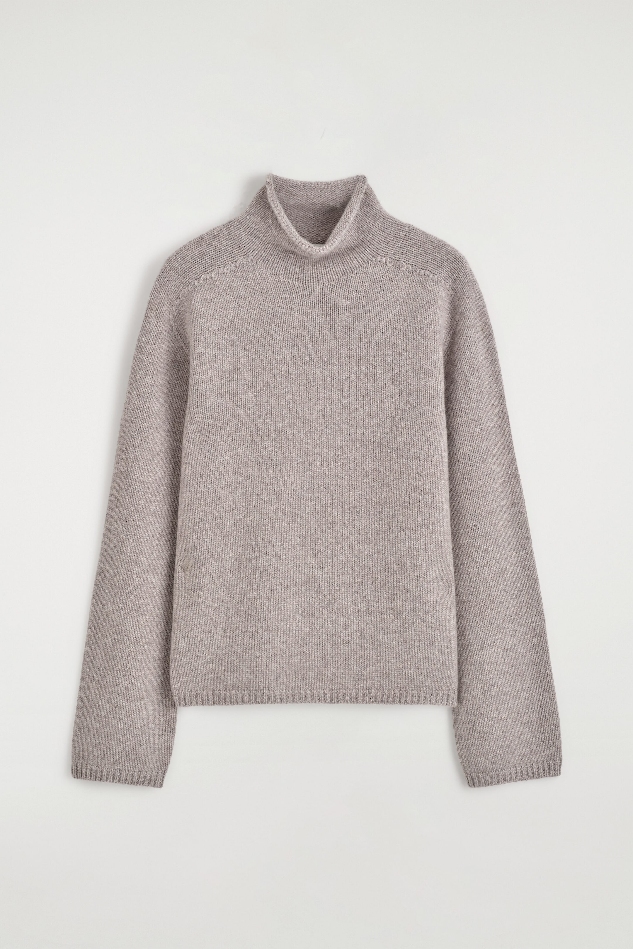 ROUNDED CASHMERE MOCK-NECK SWEATER