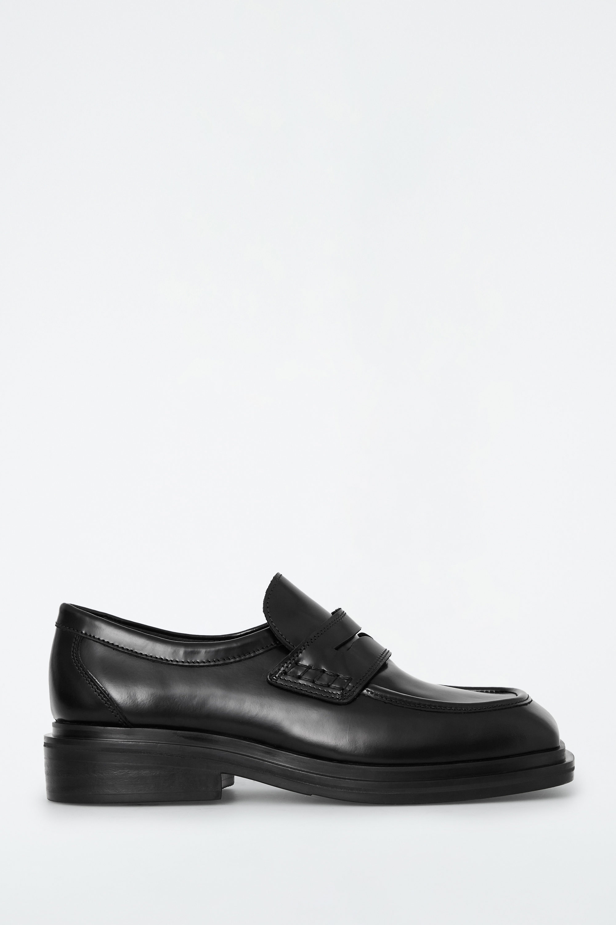 ローファー・オックスフォード THE ROW SQUARE LOAFERS IN GRAINY LEATHER THE ROW SQUARE LOAFER (WOMENS) – HIRSHLEIFERS